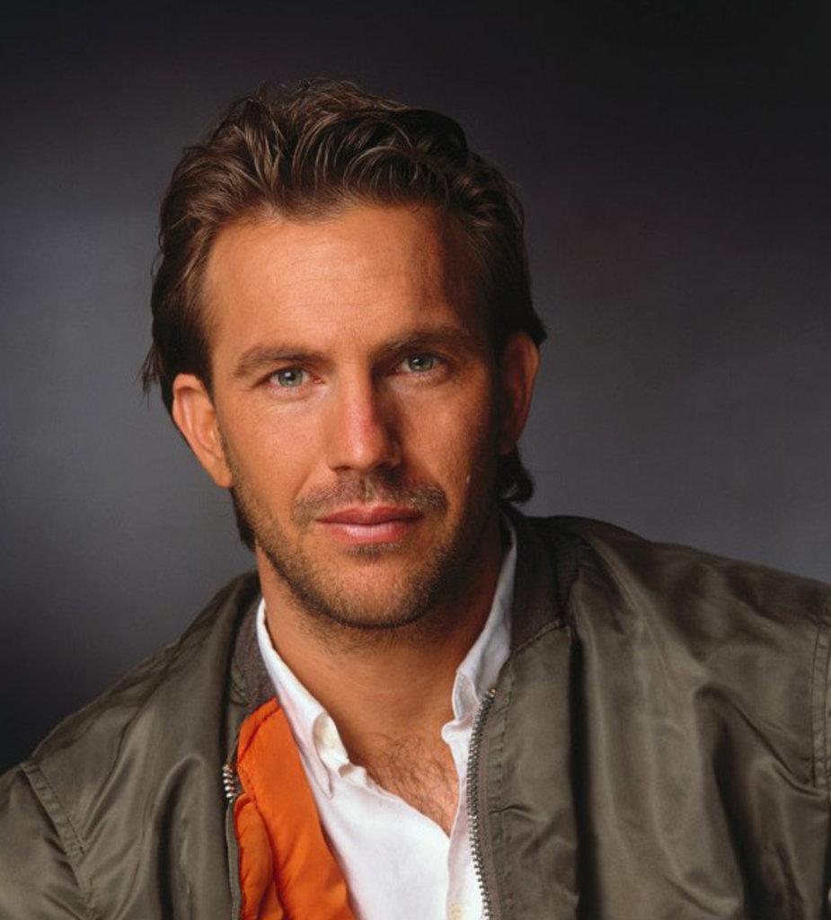 925x1024 Kevin Costner Wallpaper