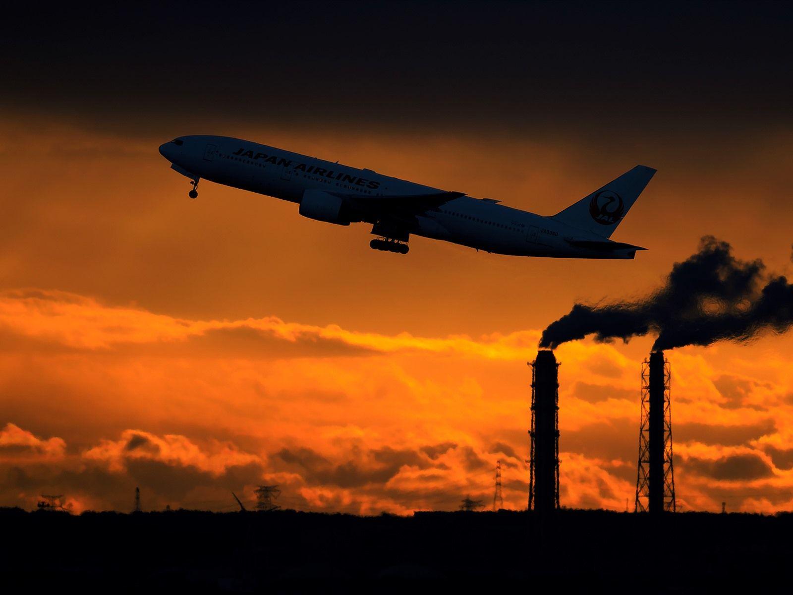 1600x1200 Wallpaper Japan Airline, Boeing 777 200 Passenger Plane, Silhouette 1920x1200 HD Picture, Image