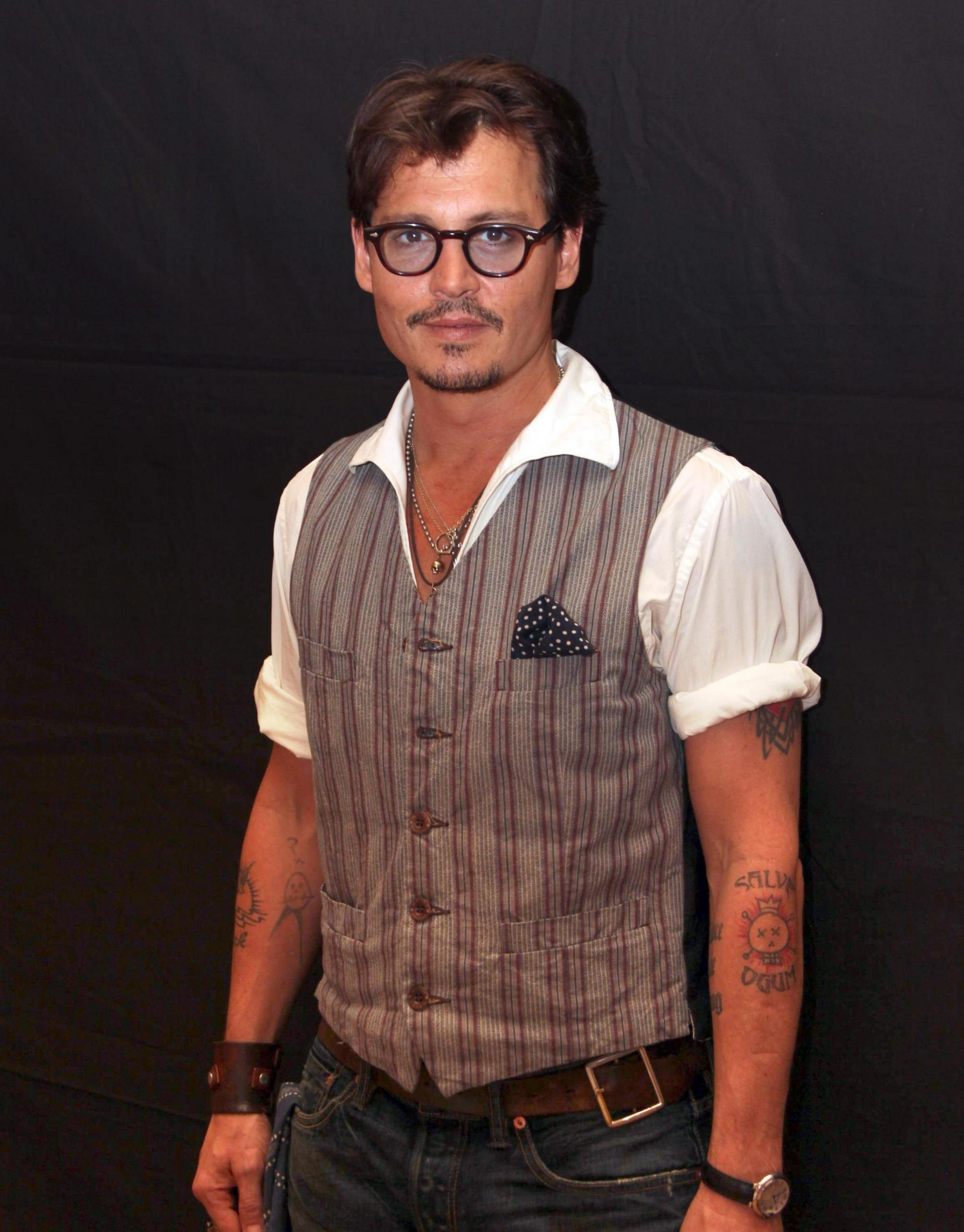 Johnny johns. Джонни Депп 2011. Джонни Депп (Johnny Depp). Стиль Джонни Деппа. Johnny Depp стиль.