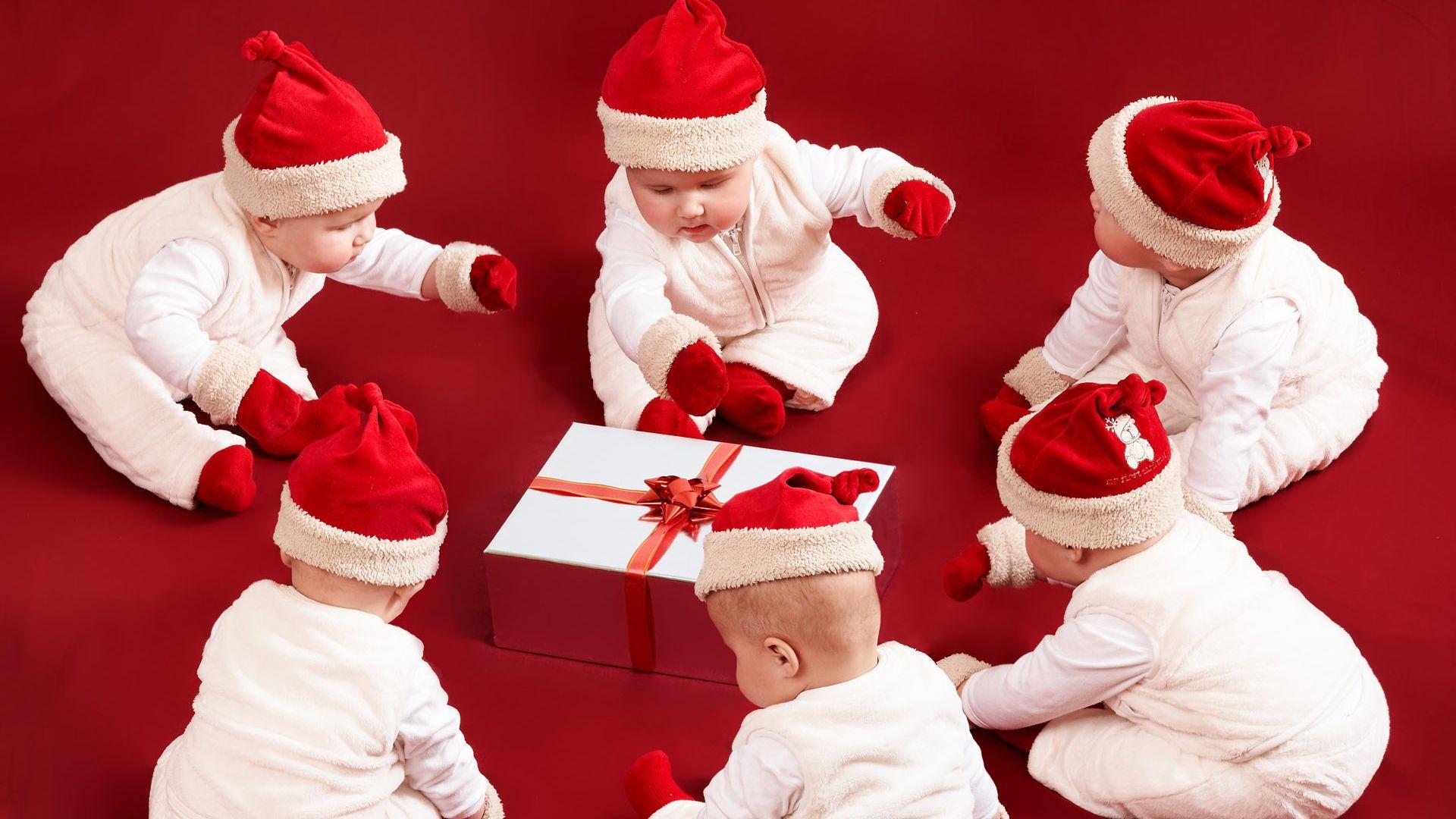 1920x1080 Download Wallpaper 1920x1080 children, holiday, new year, gifts Full HD 1080p HD Background