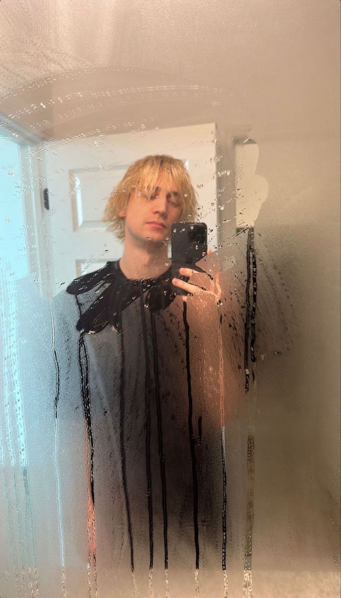 685x1200 Xqc