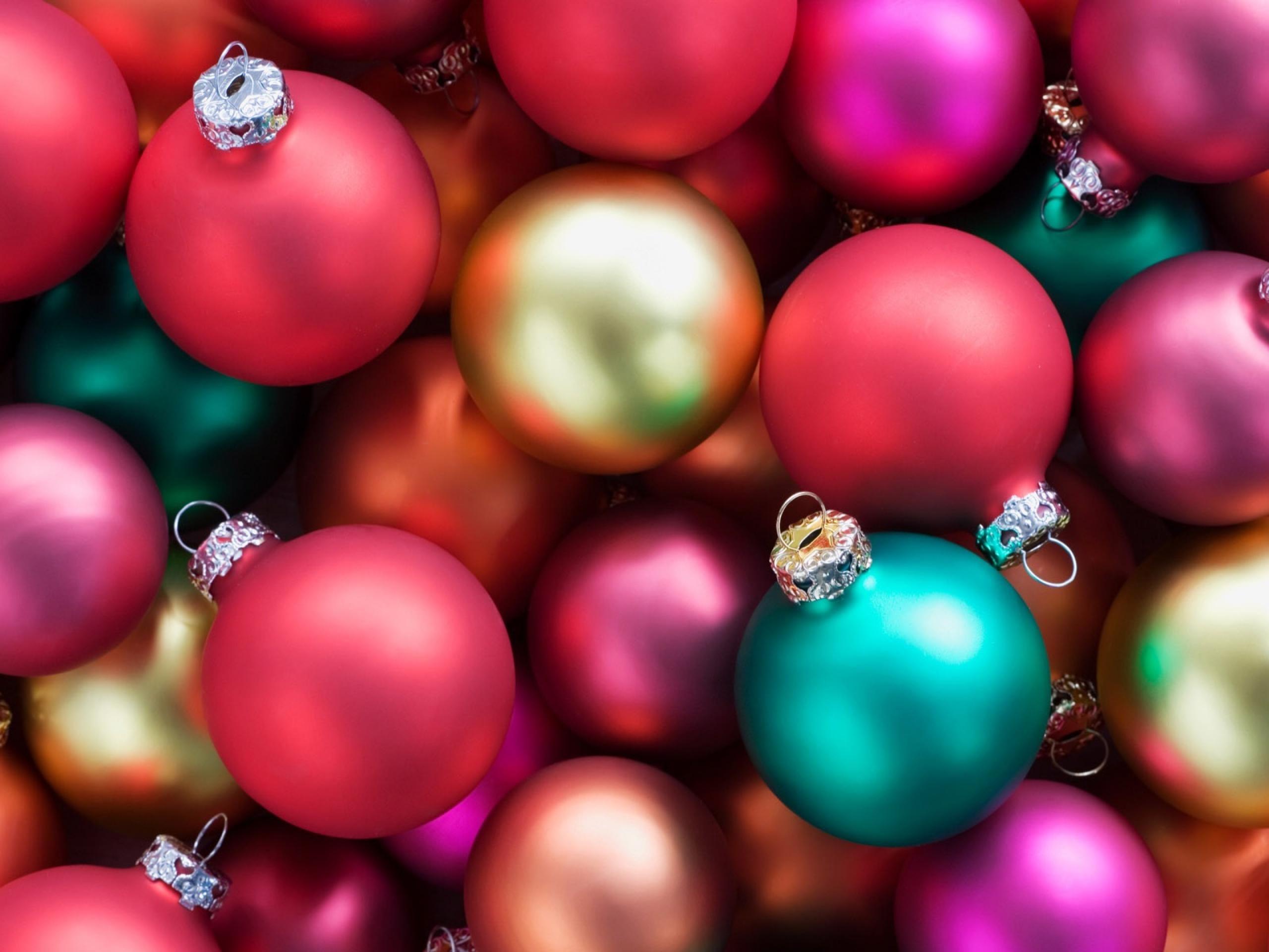 2560x1920 Christmas Colors Wallpaper