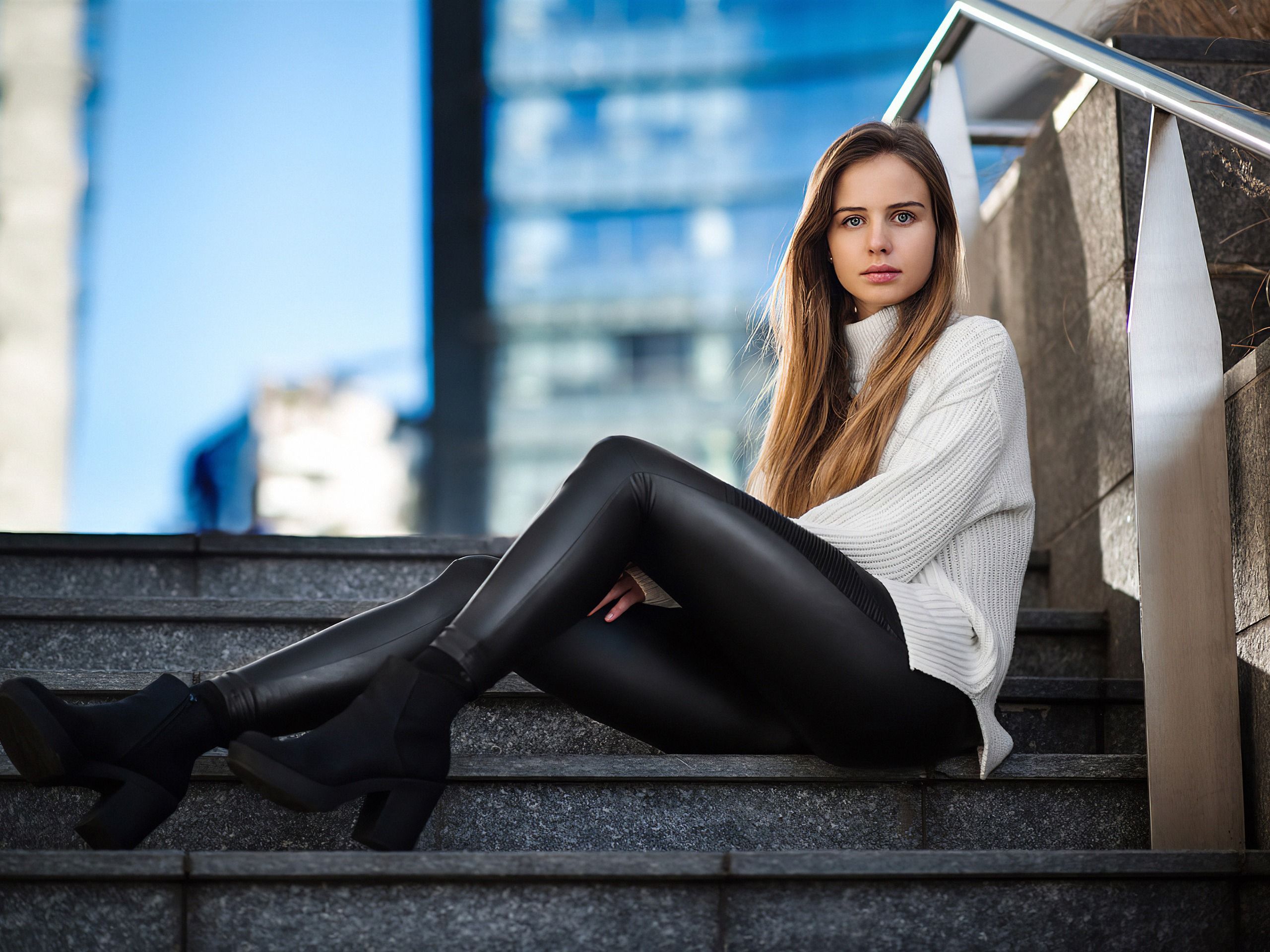 2560x1920 Blonde Girl Leather pants 2020 Fashion Model Photo