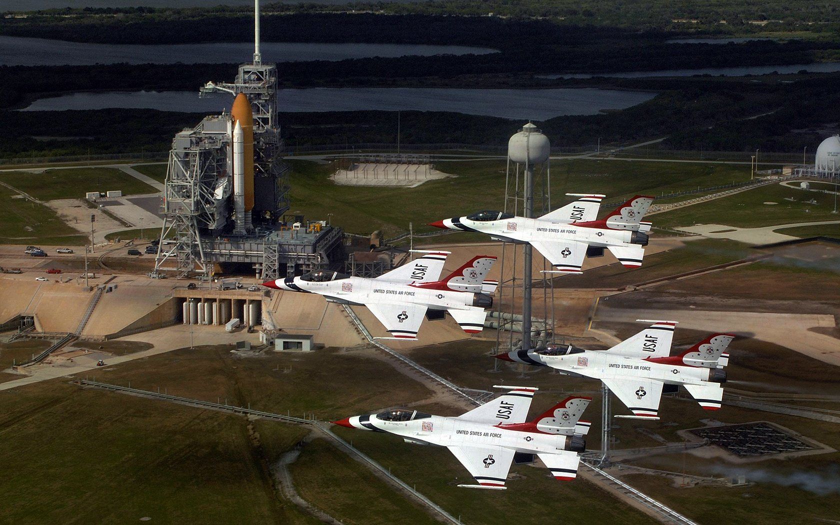 1680x1050 Thunderbirds and Space Shuttle: HD Wallpaper of Air Powerx1050