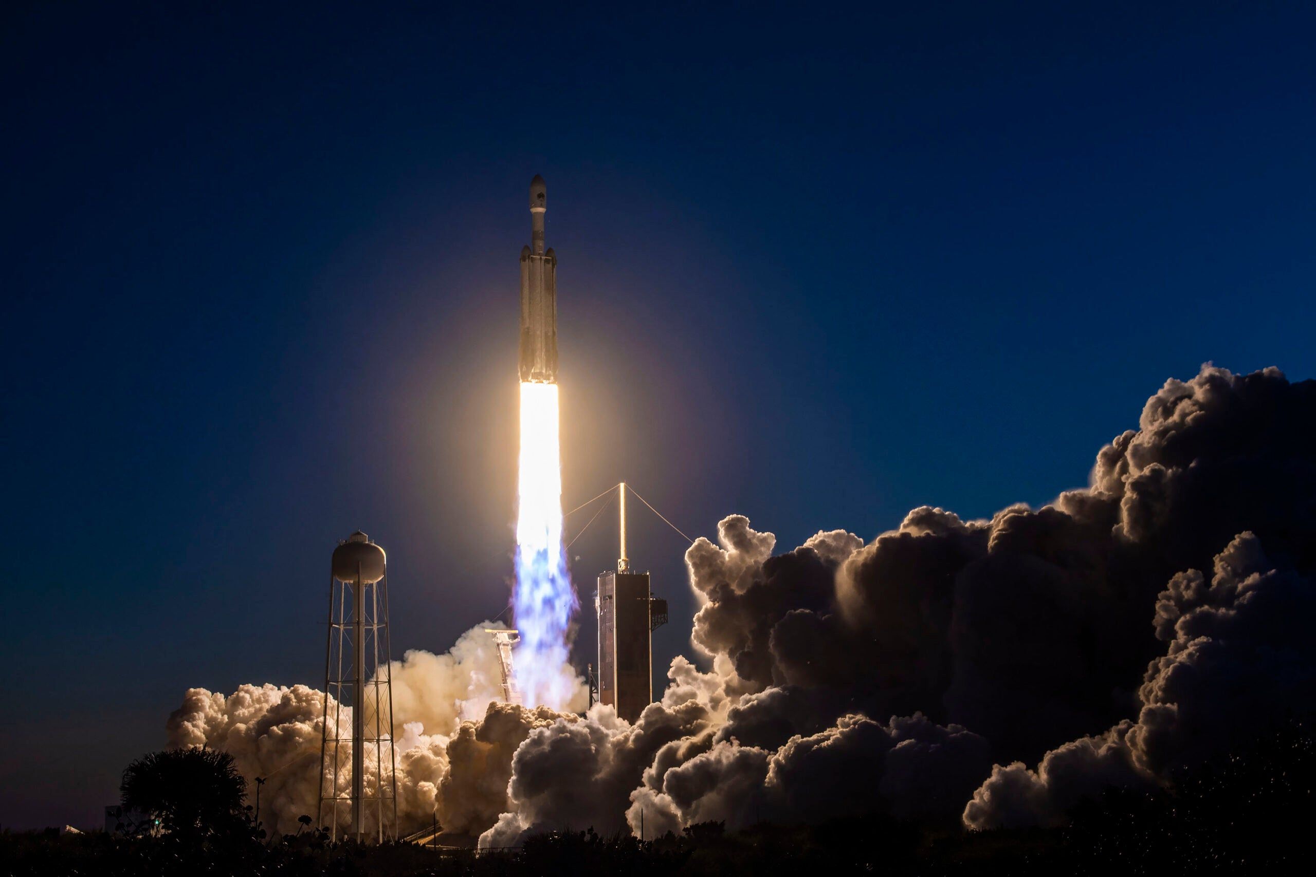 2560x1707 SpaceX Launches Falcon Heavy Mission for US Space Force with Boeing and Northrop Grumman Satellites