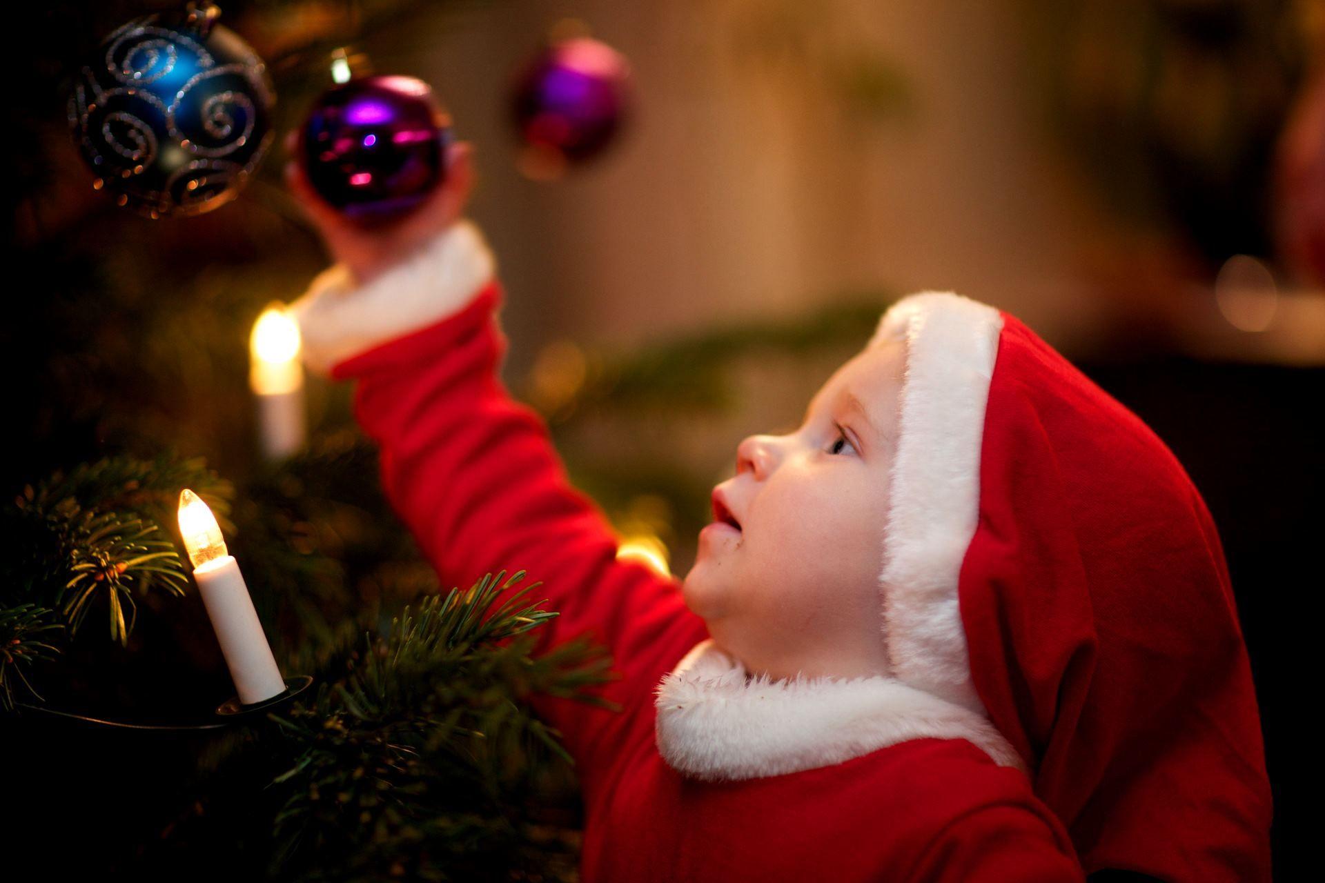 1920x1280 Christmas Baby Photo HD