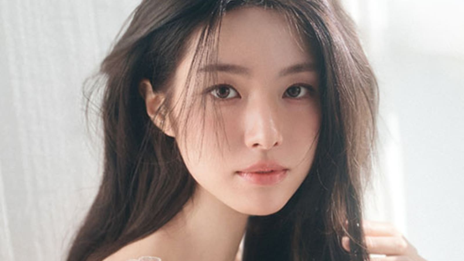1600x900 Ha Young