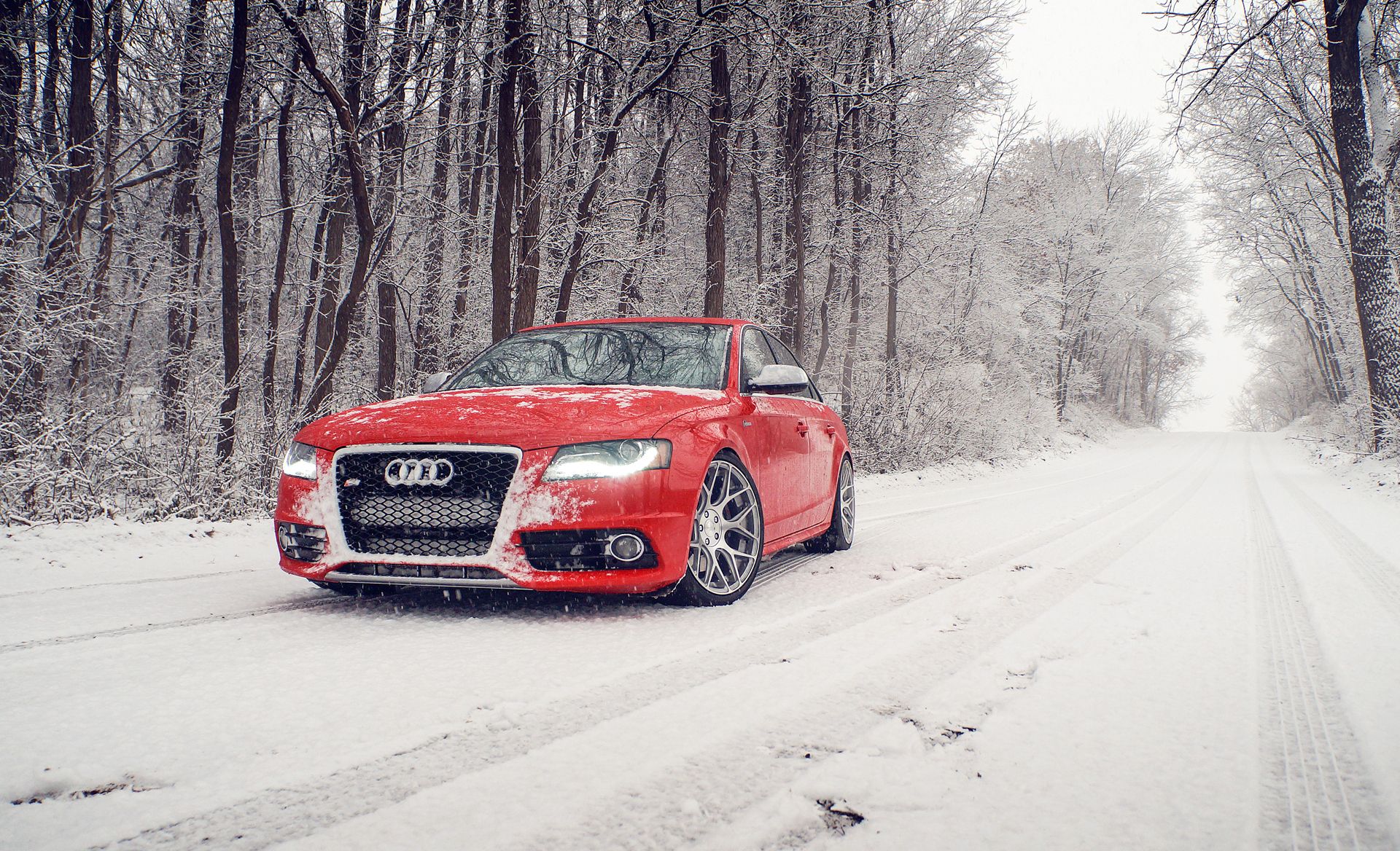 1920x1168 Audi S4 in Winter Snowfall
