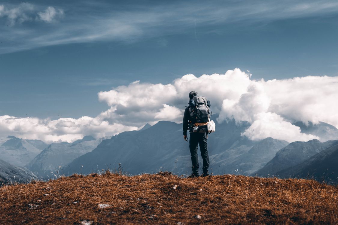 1125x750 Pendaki di Pegunungan · Foto Stok Gratis