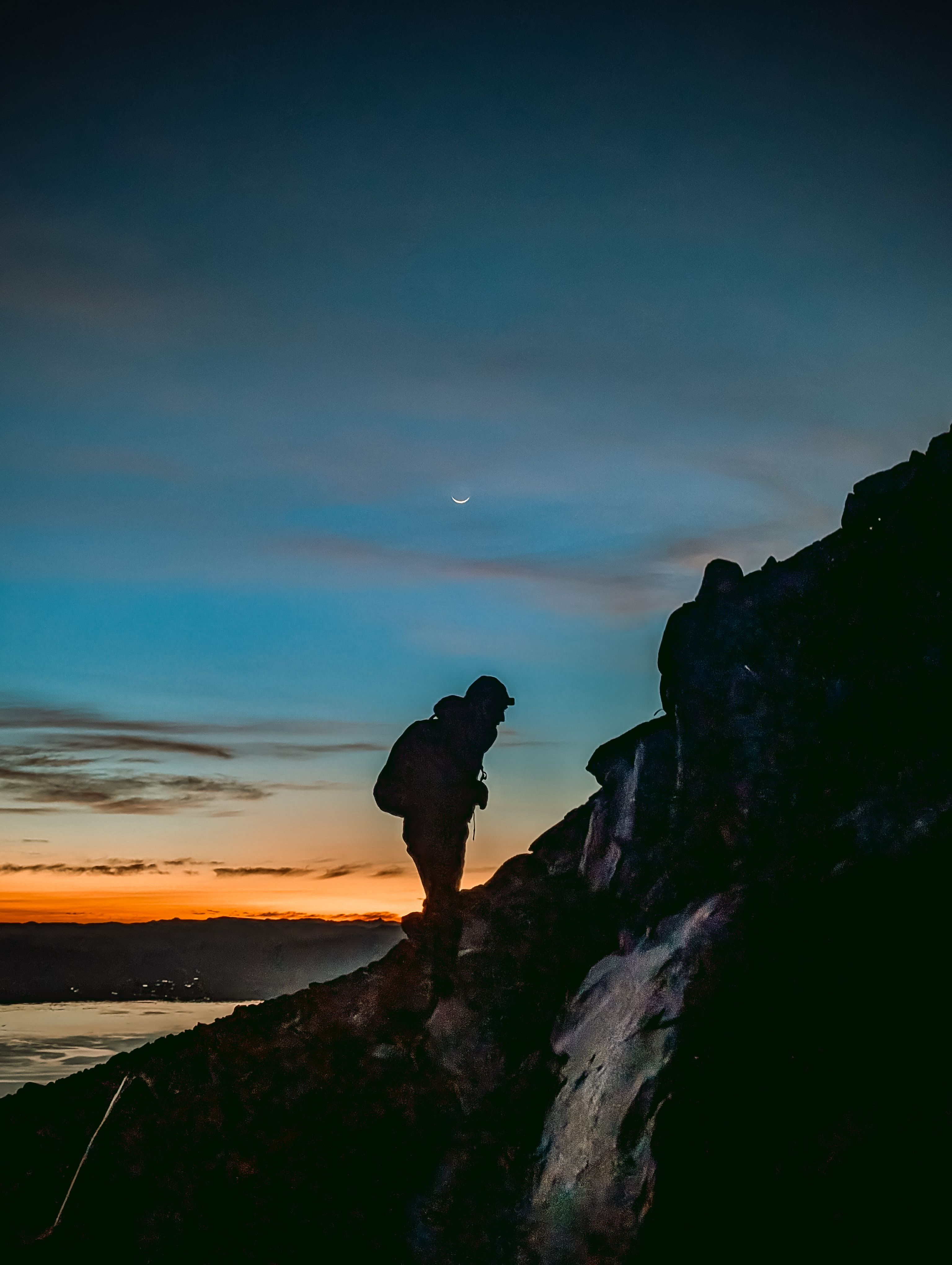 3072x4080 4.Foto Pendaki Siluet Terbaik · Unduh Gratis 100% · Foto Stok