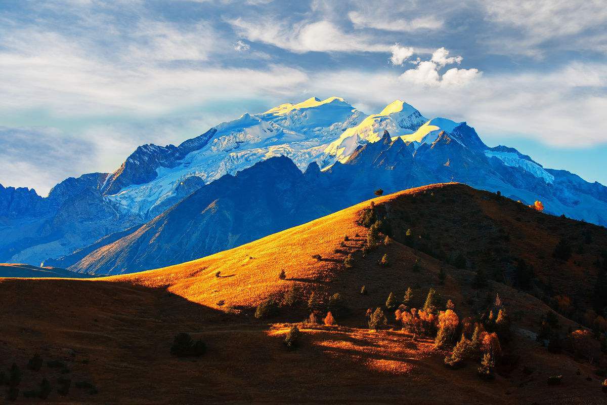 1200x800 Genyen Holy Mountain Sichuan: Experience Hiking at Genie Mountain. Travel to Litang in Sichuan