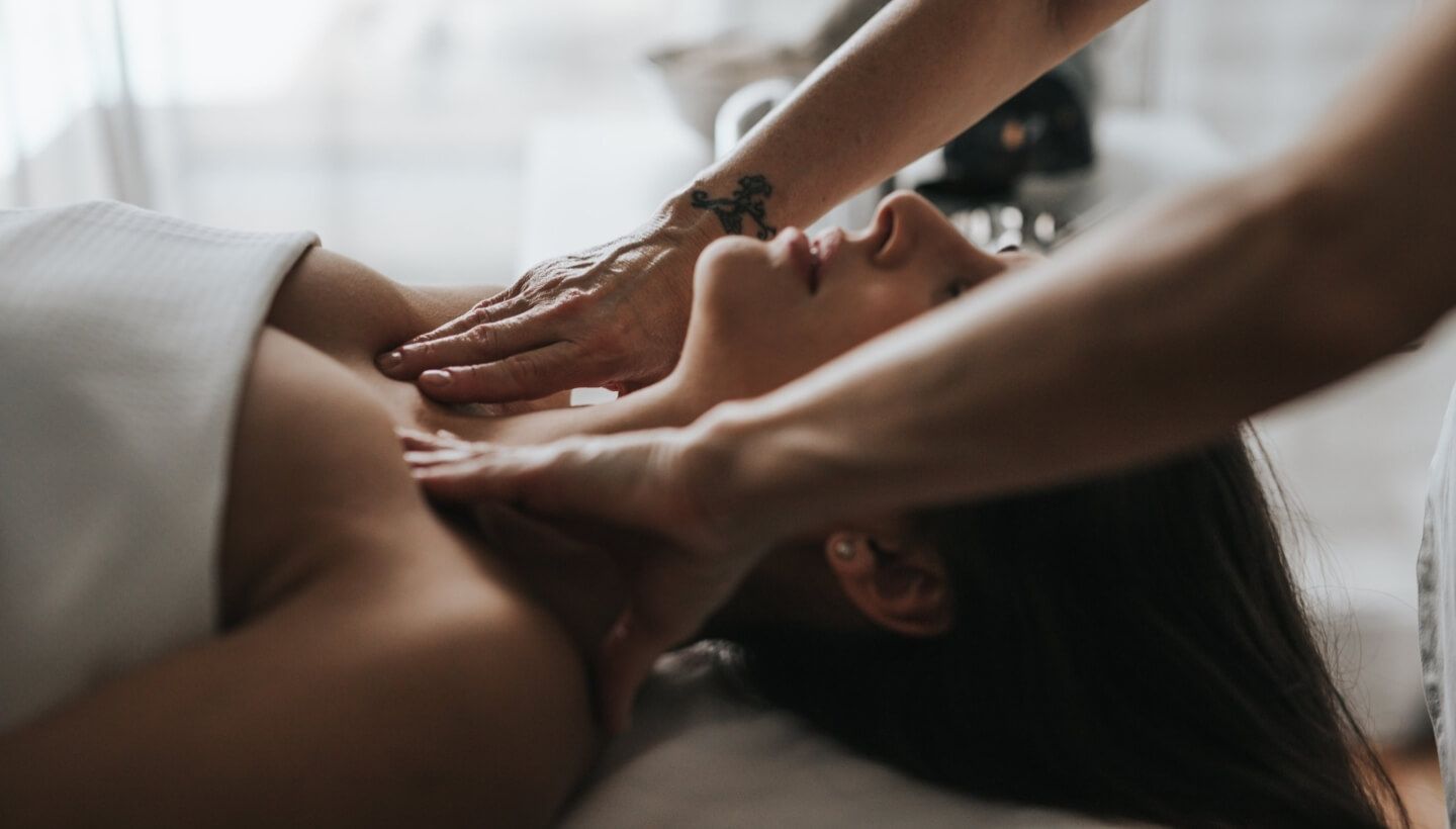 1440x820 Ayurveda Shirodhara Massage