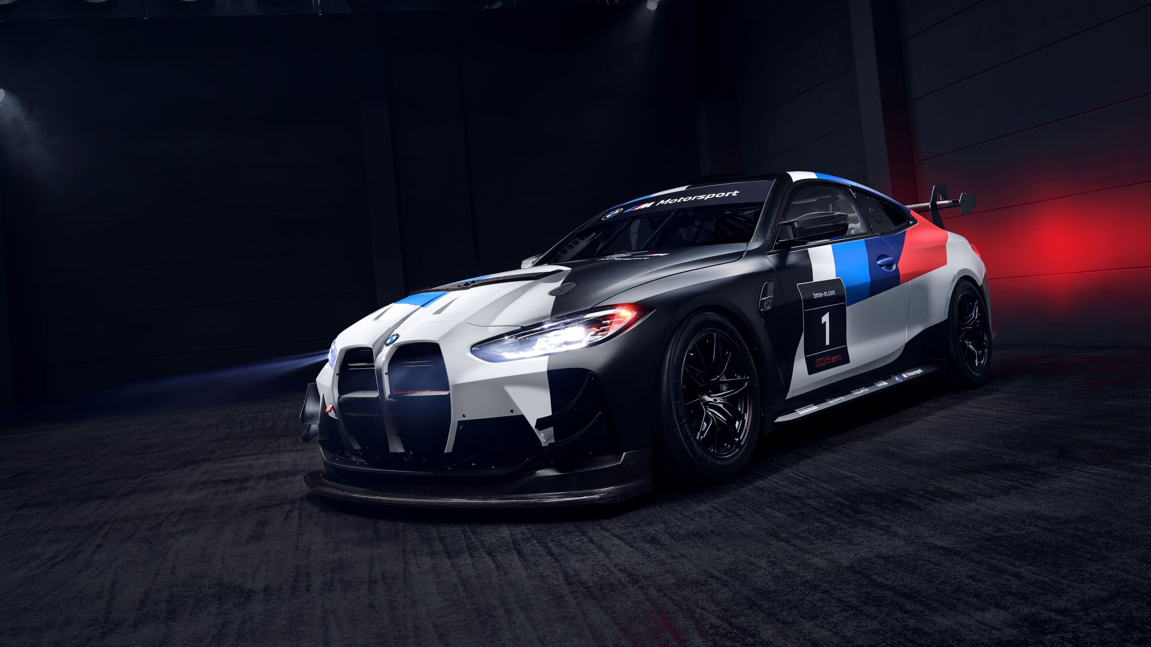 3840x2160 BMW M4 Racing Beast