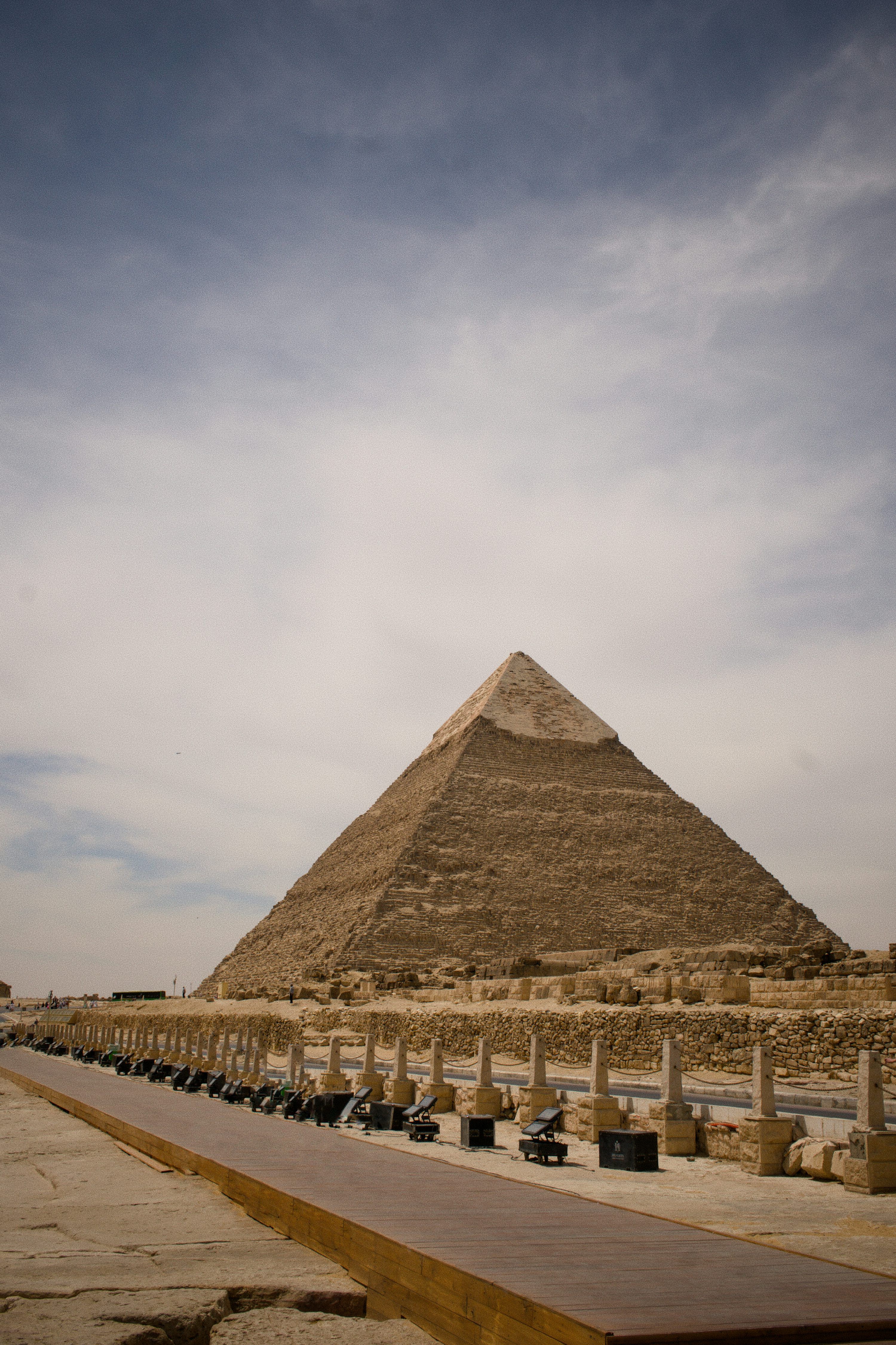 3000x4500 The great pyramid of giza stands under a cloudy sky. photo