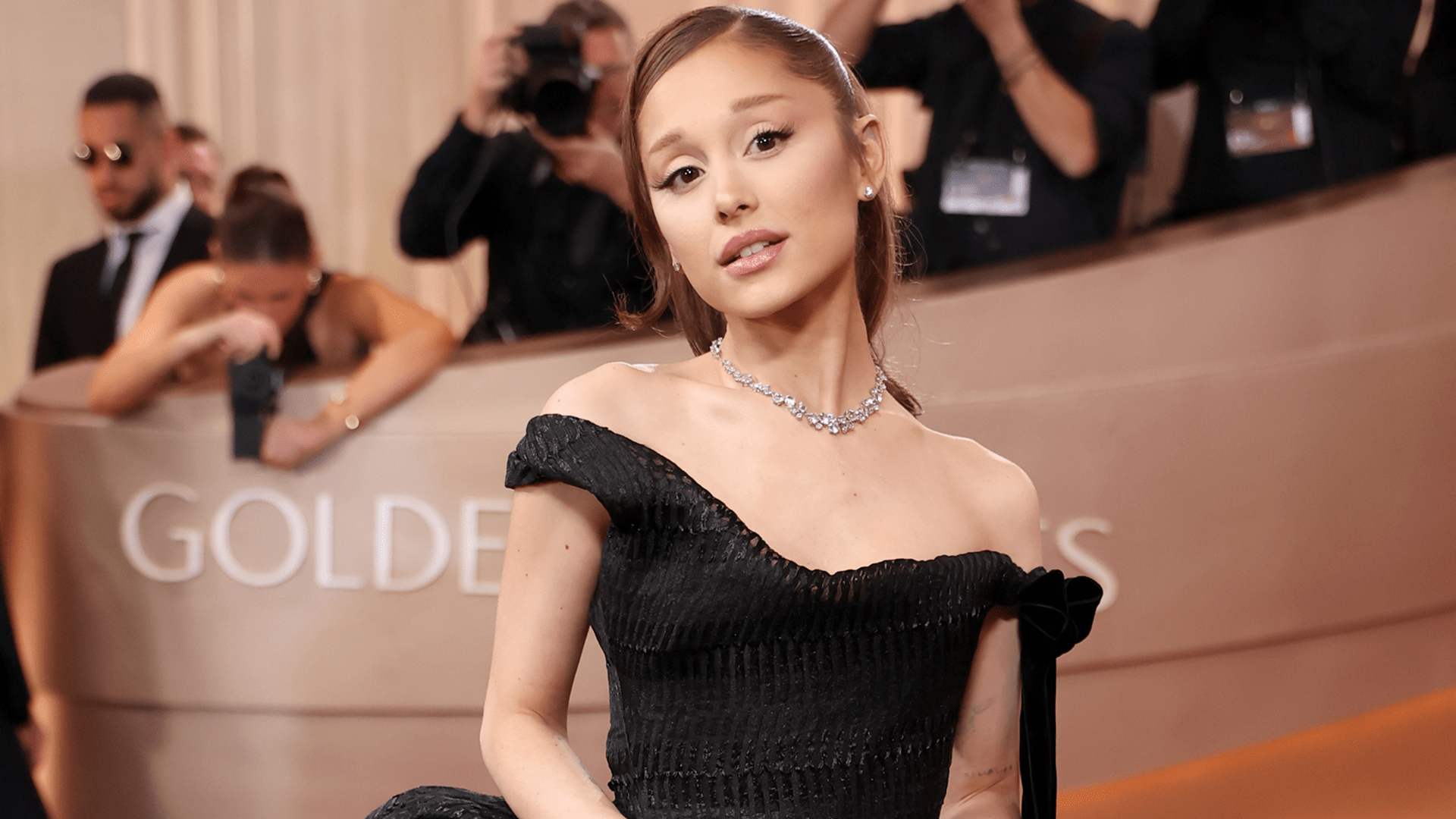1920x1080 Ariana Grande Trades Vintage For Anti Glinda Vivienne Westwood At The 2026 Golden Globes