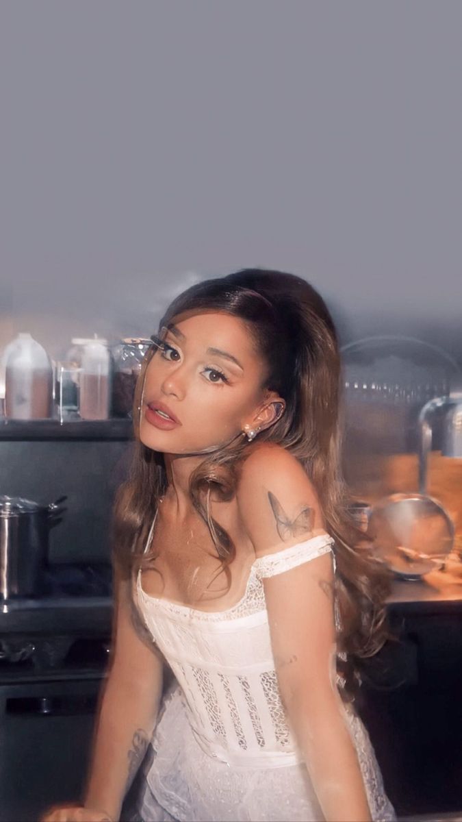 675x1200 Ariana grande wallpaper 2026. Ariana grande wallpaper iphone, Positions ariana grande, Ariana grande fotos