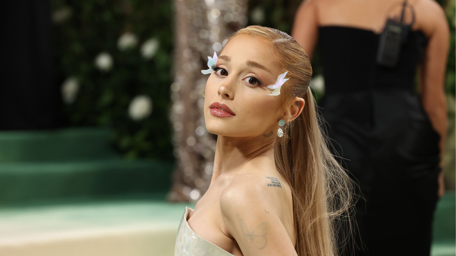 1920x1080 Ariana Grande Is Basically Defying Gravity At The 2024 Met Gala