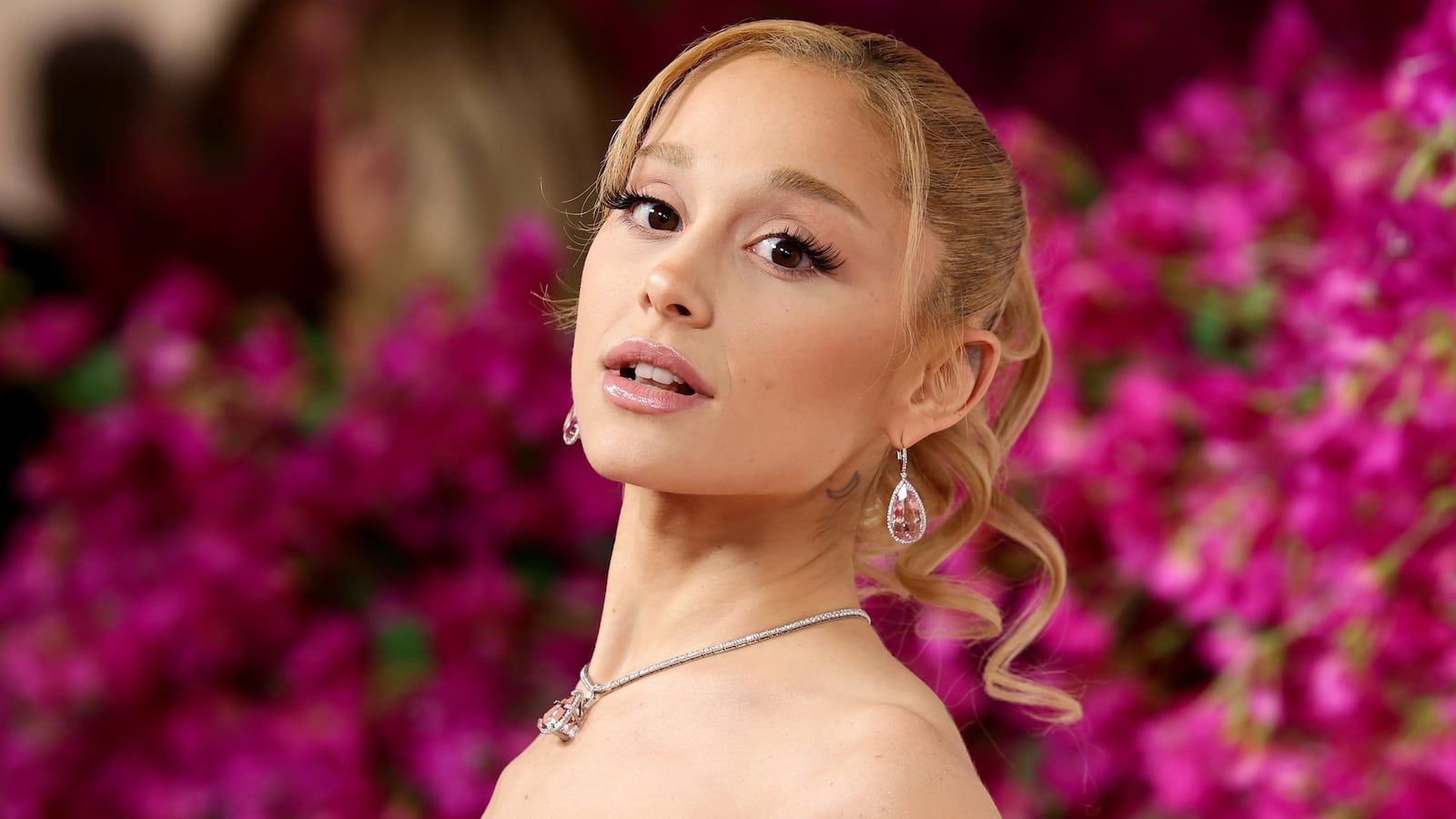 1600x900 Ariana Grande Tour 2026: Star Announces First Tour in Seven Years