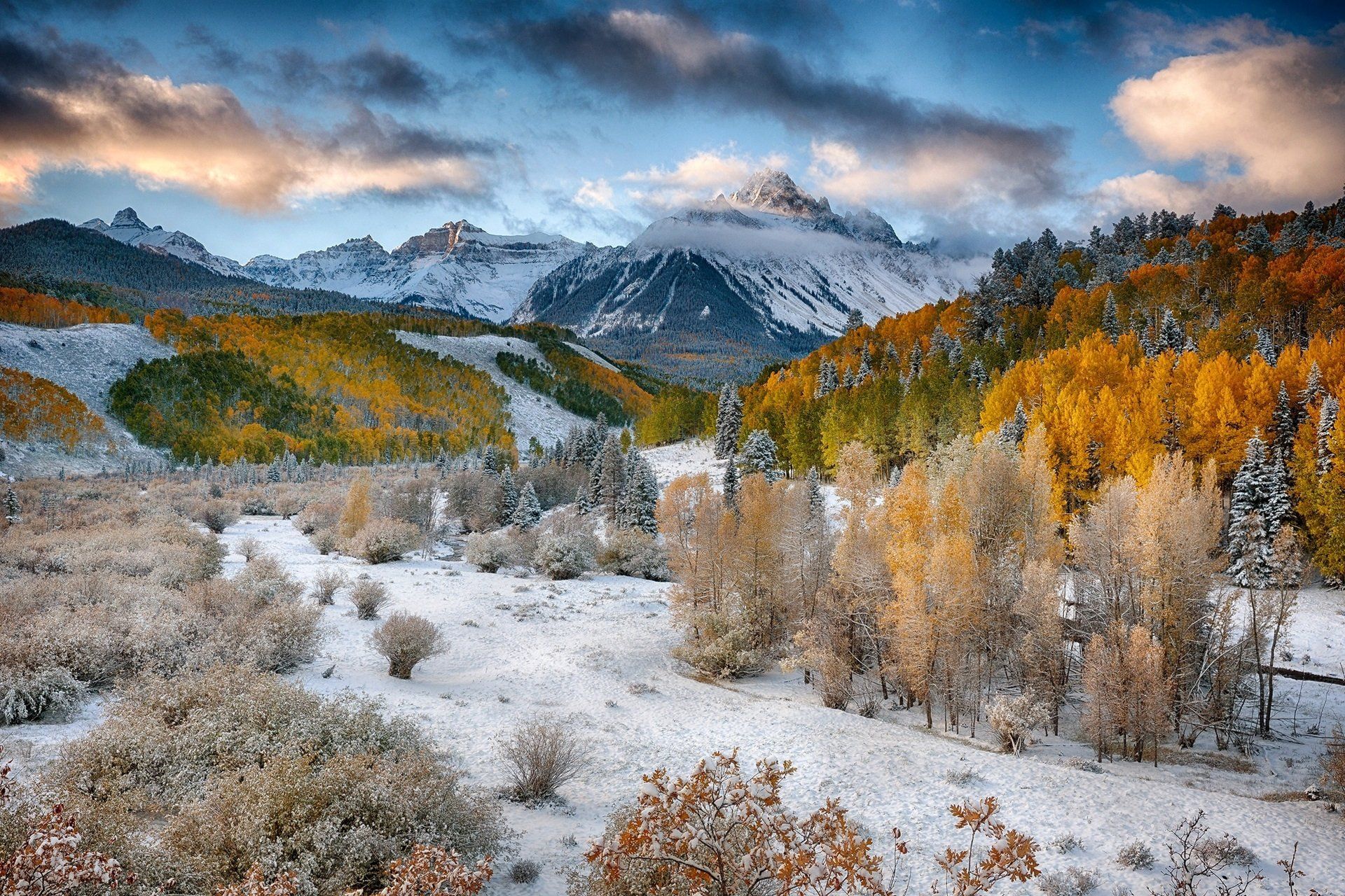1920x1280 Autumn Serenity: A Stunning HD Wallpaper of Mountain Landscapesx1280