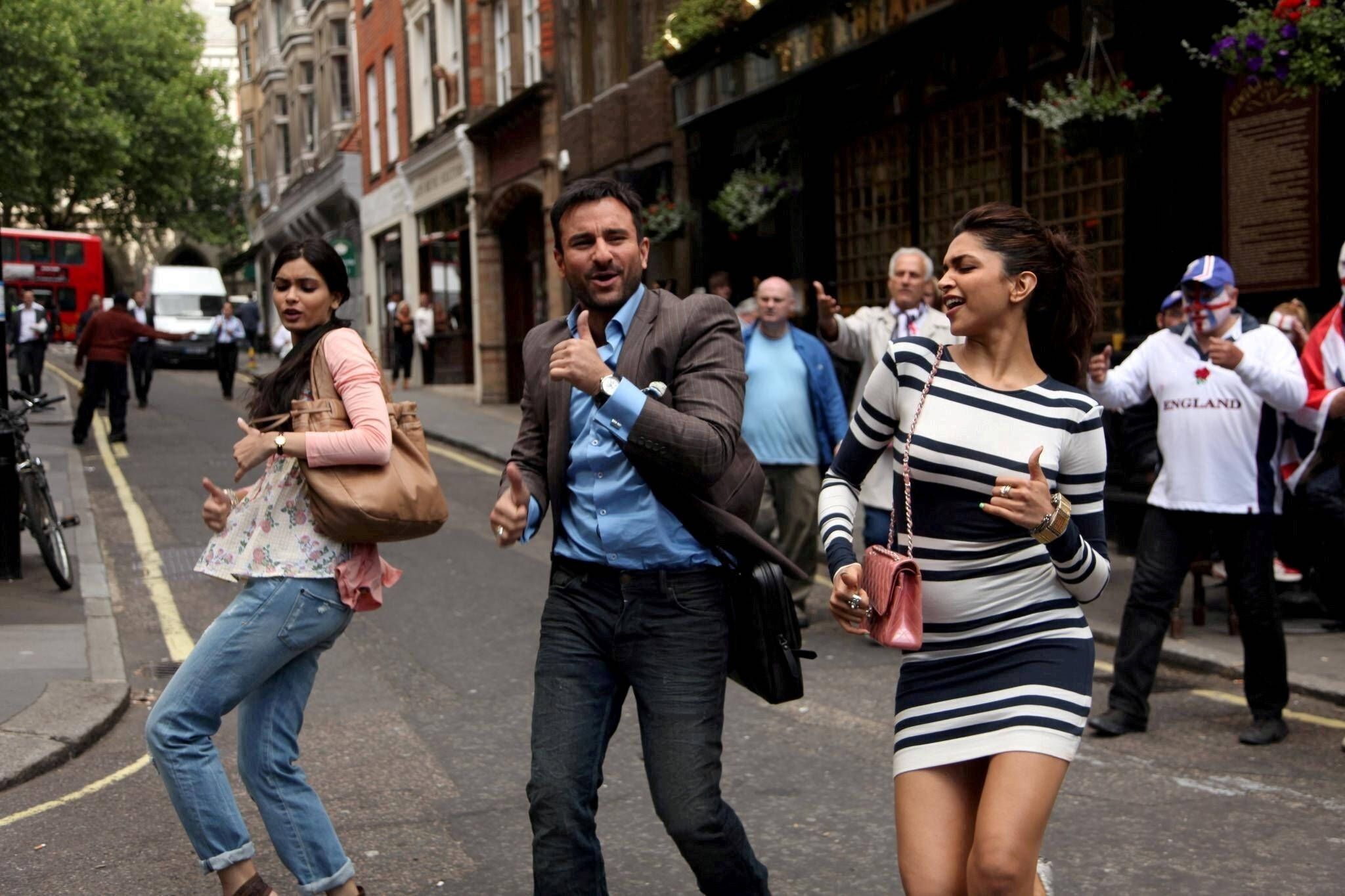 2048x1365 Download Saif Ali Khan In Cocktail Movie Wallpaper