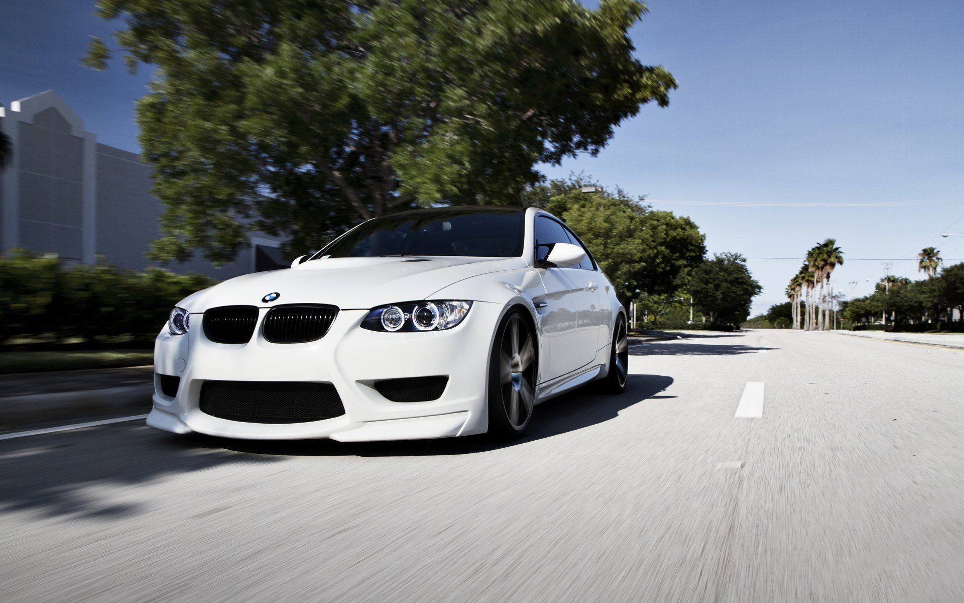 1920x1200 BMW White Coupe