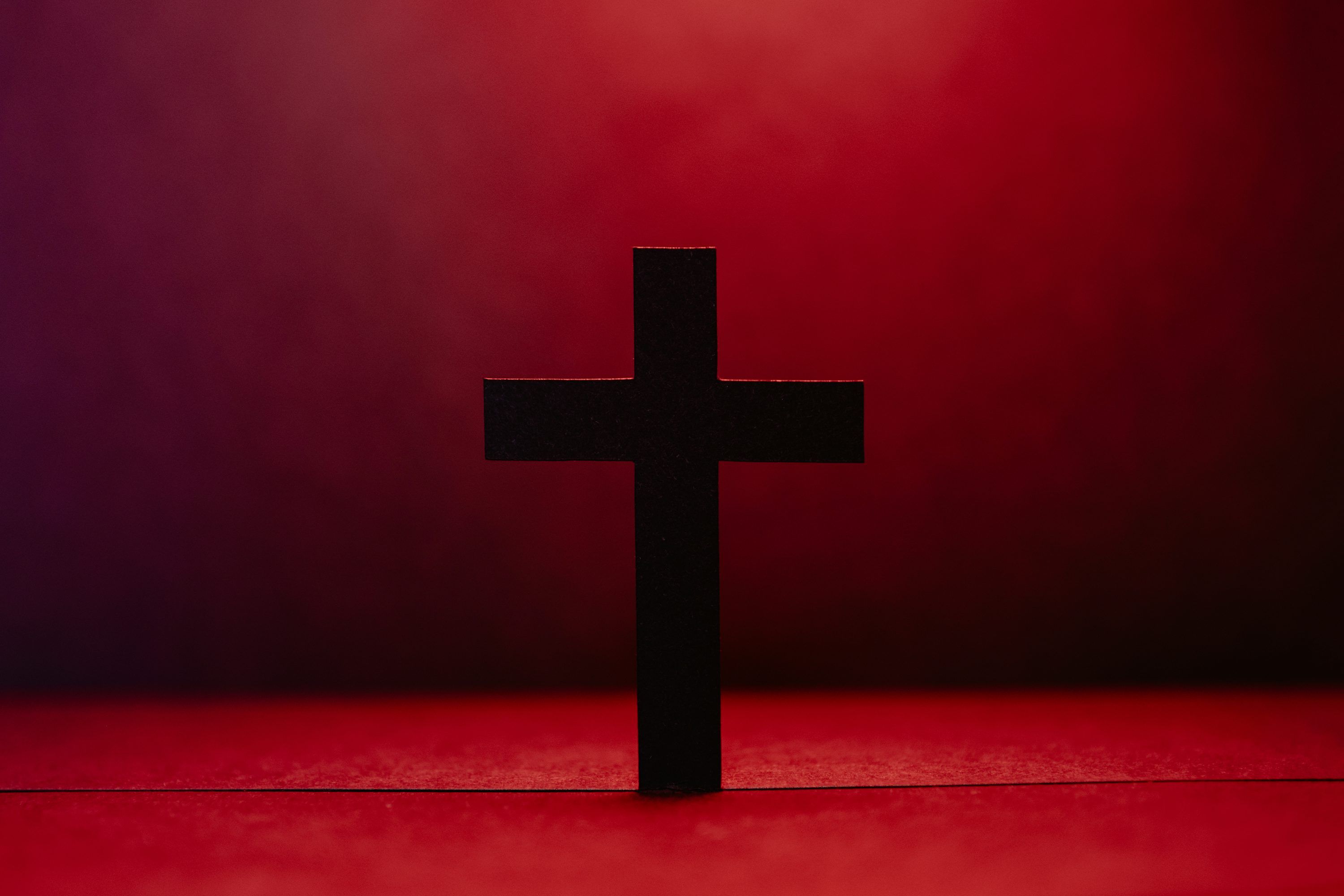 3000x2000 Black cross on red textile