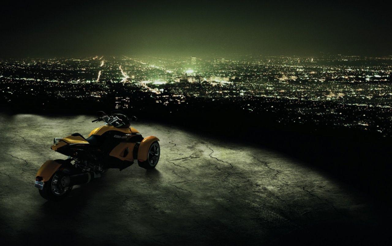 1280x804 Can Am Spyder Trike Looking Over The City Wallpaper. Can Am Spyder Trike Looking Over The City