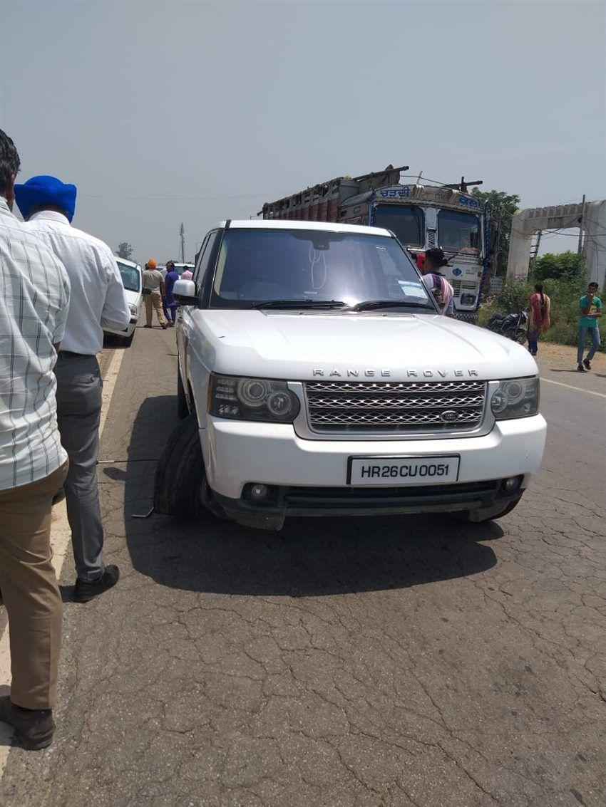 850x1133 Sunny Deol Car Meet With An Accident Photo