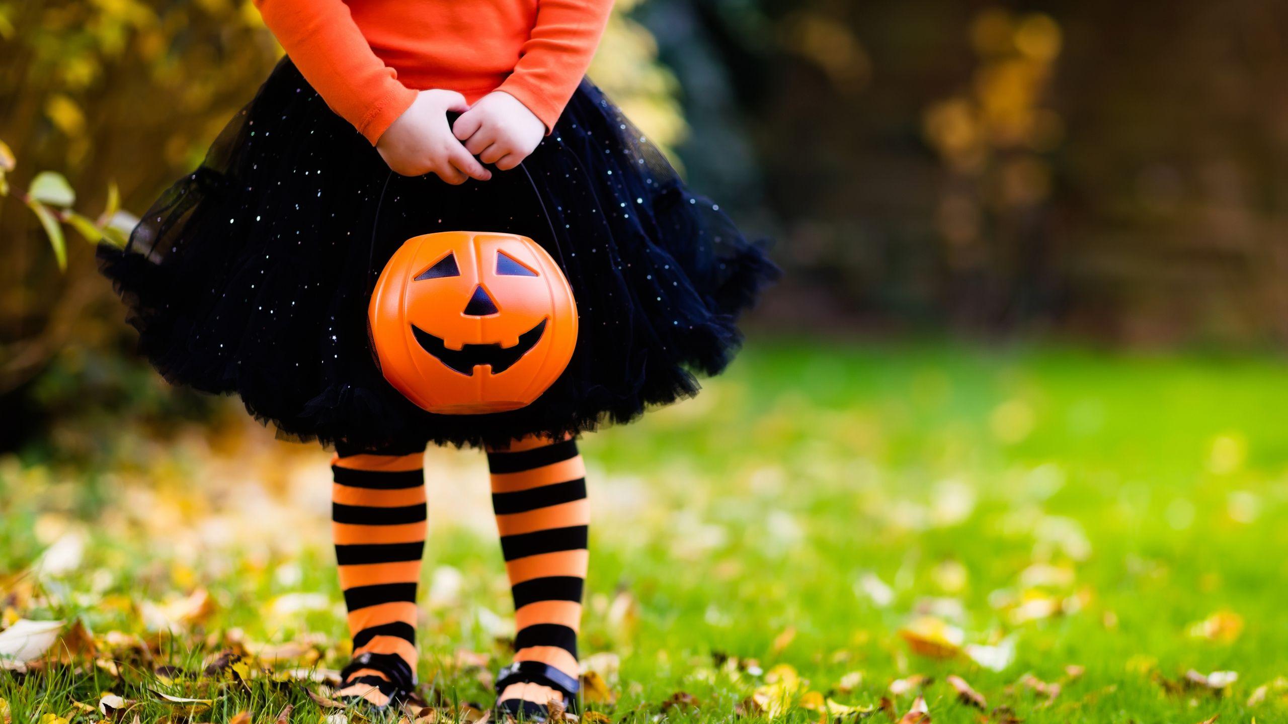 2560x1440 CDC Recommends People Not Participate In Traditional Trick Or Treating