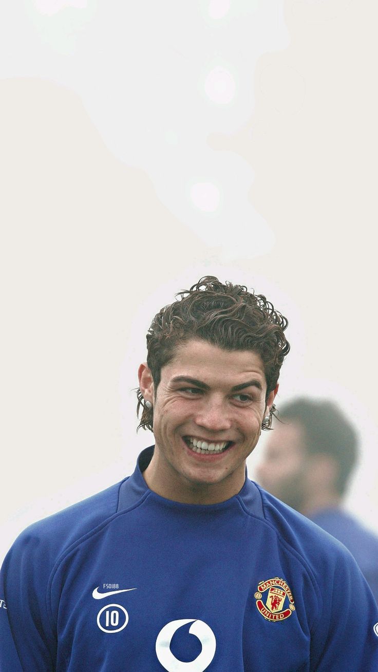 736x1308 4k Wallpaper Cristiano Ronaldo Manchester United 2005