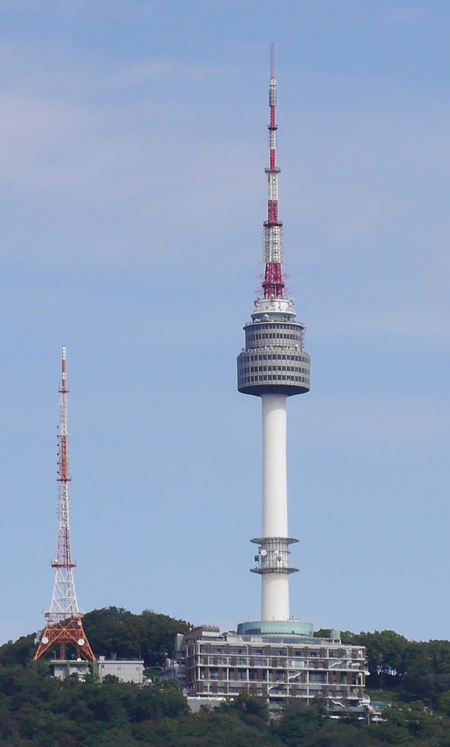 883x1466 Namsan Seoul Tower