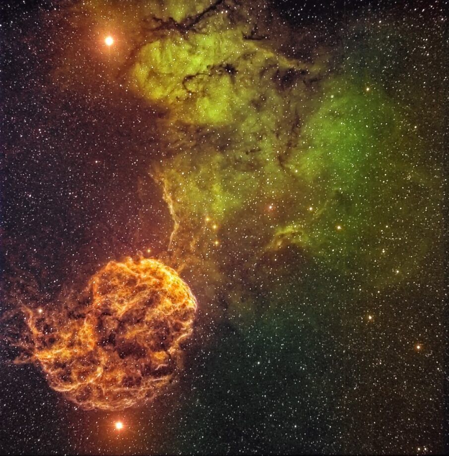 905x920 IC 443