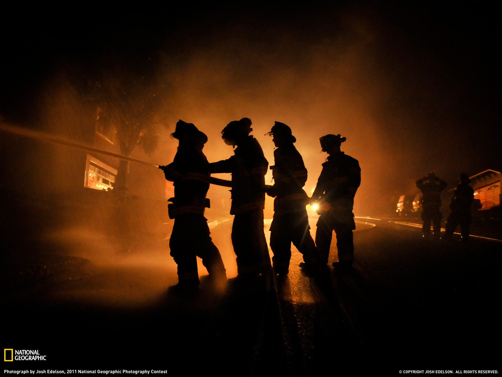 1600x1200 Brave Firefighter Silhouettes Battling Flames Wallpaperx1200