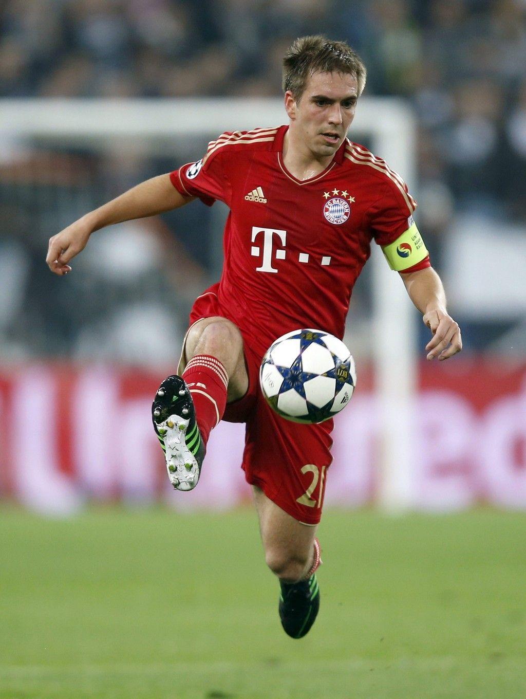 1024x1360 Philipp Lahm Wallpaper