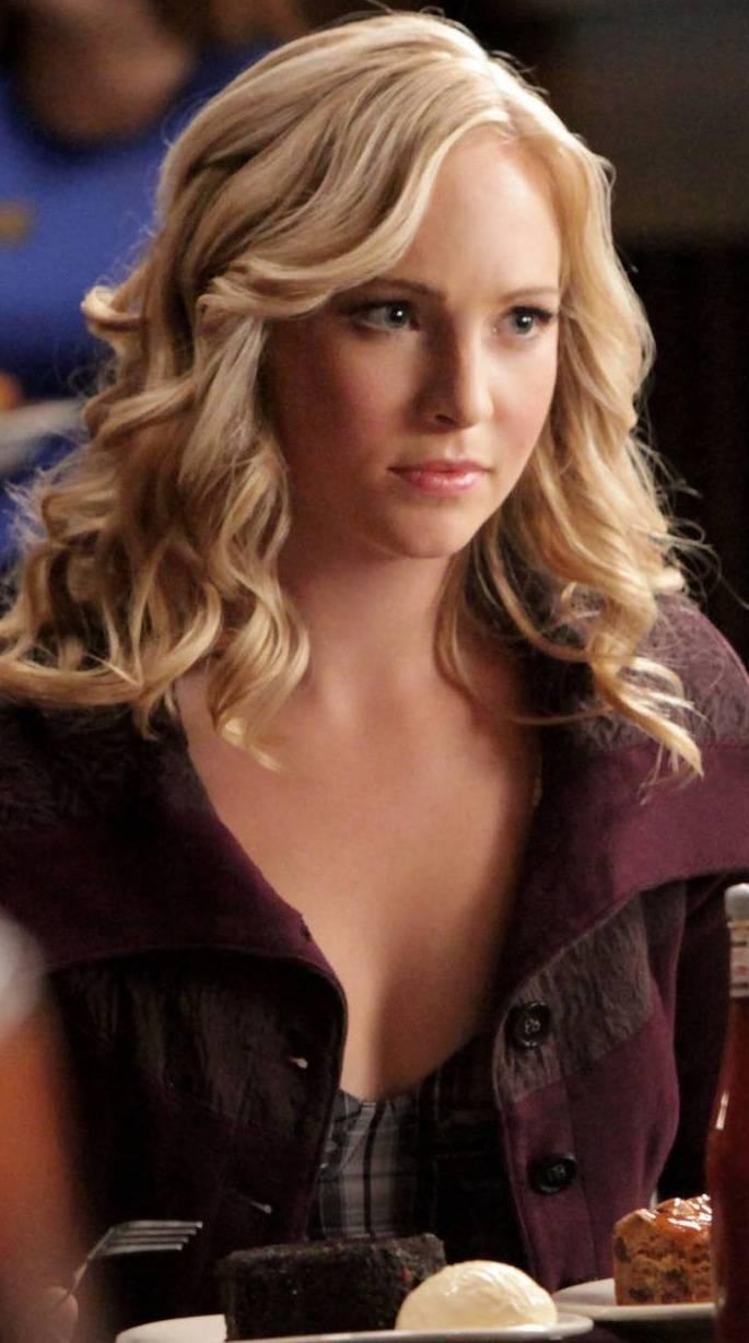 685x1228 Caroline Forbes Wallpaper