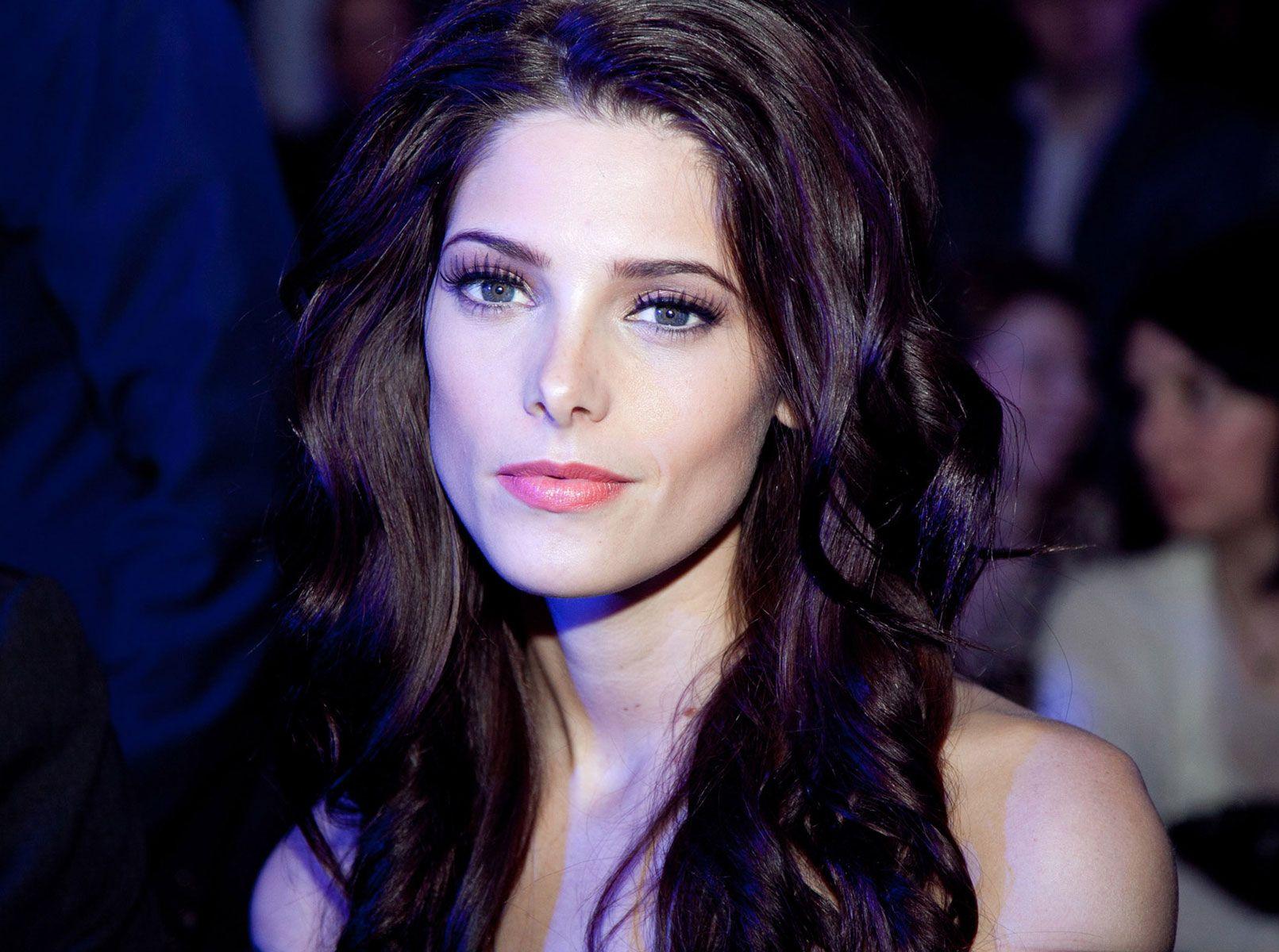 1611x1200 Ashley Greene Wallpaper and Background Imagex1200