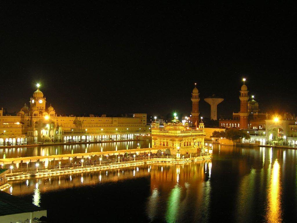 1024x768 Beautiful Golden Temple Image Taken By Pro Photographers