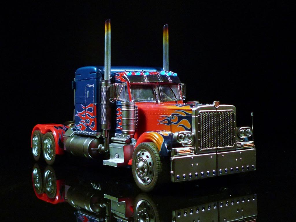 1024x768 Optimus Prime Truck Wallpaper