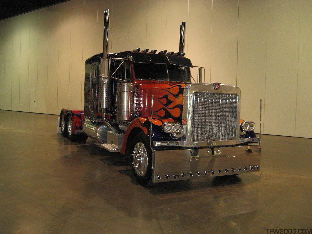 1076x807 Optimus Prime Truck Wallpaper