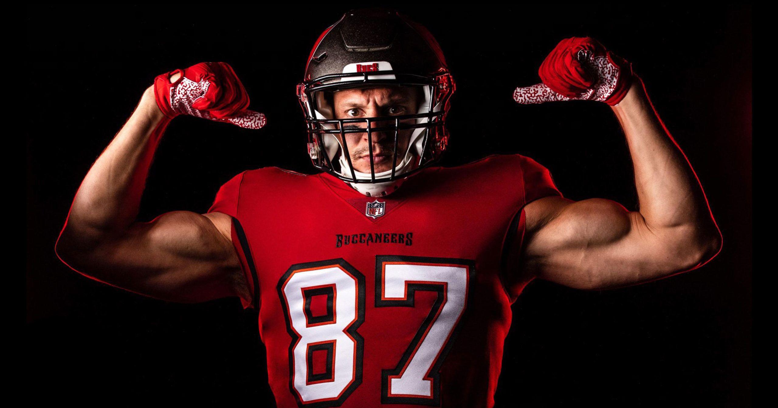 2560x1342 First Image Of Rob Gronkowski In Buccaneers Uniform Released (PICS)