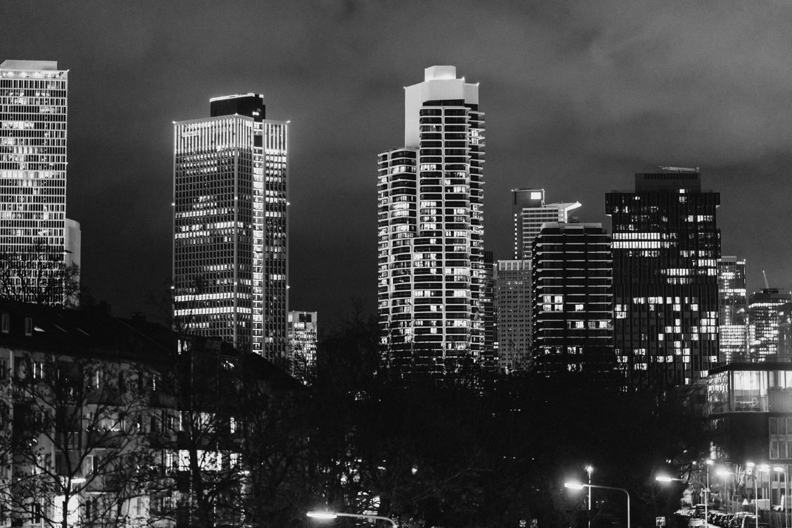 1125x750 Black and White City Skyline at Night · Free