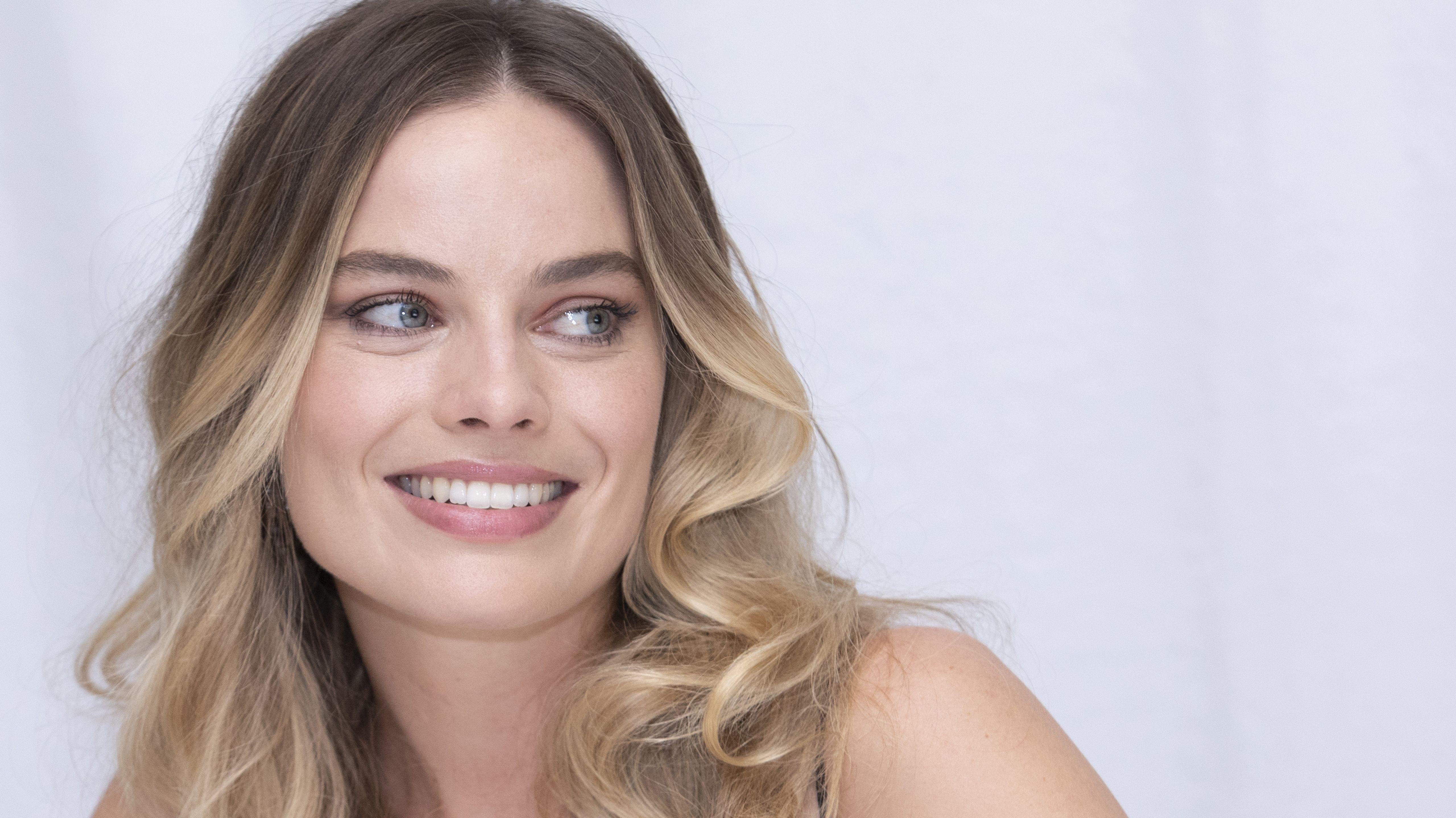 5120x2880 Margot robbie HD Wallpaper & Background