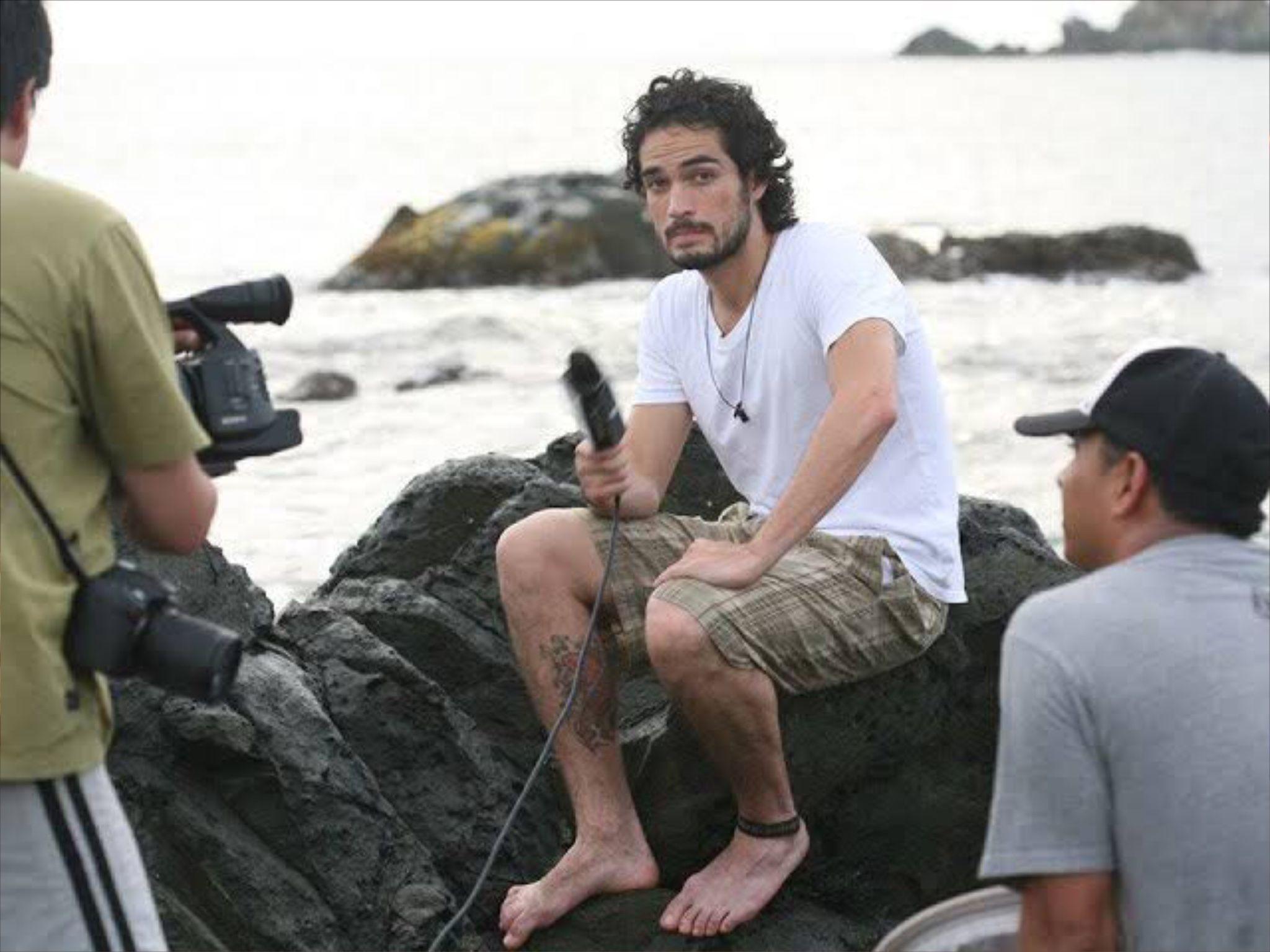 2048x1536 Alfonso Herrera's Feet << wikiFeet Men
