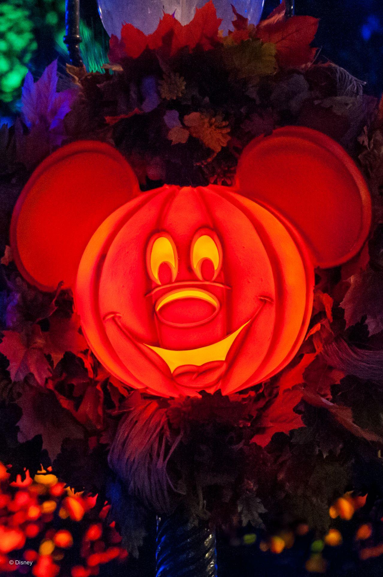 1278x1921 PHOTOS: New Halloween PhotoPass Wallpaper Now Available from Walt Disney World and Disneyland Resort News Today