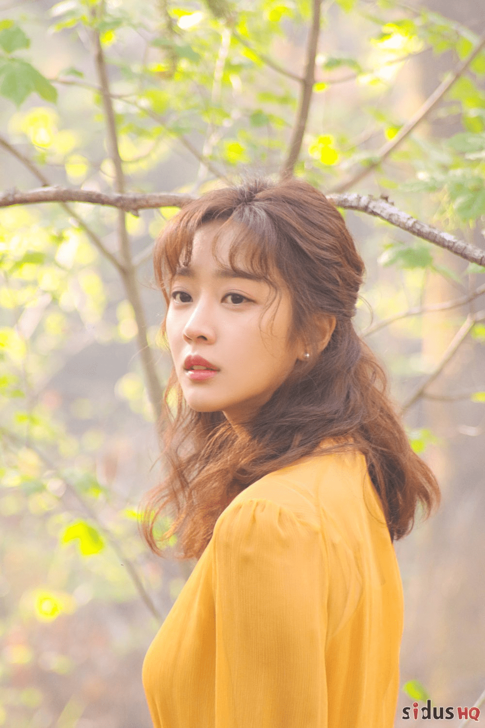 1000x1500 Jo Bo Ah is magically stunning in behind the scene photo of 'Forest'. Koogle TV. Scene photo, Korean actresses, Actresses