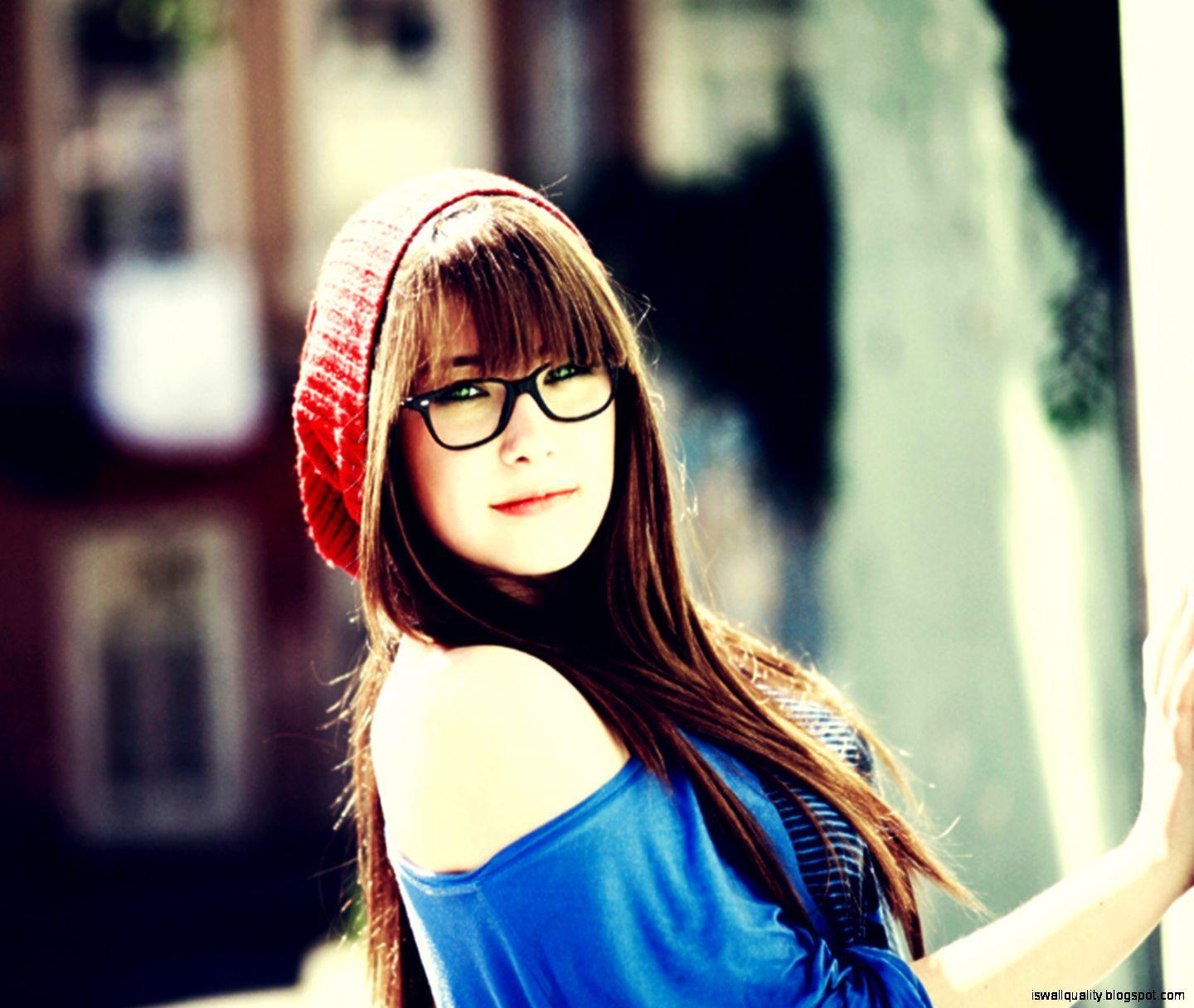 1440x1216 Fashion Girl And Glasses Wallpaper
