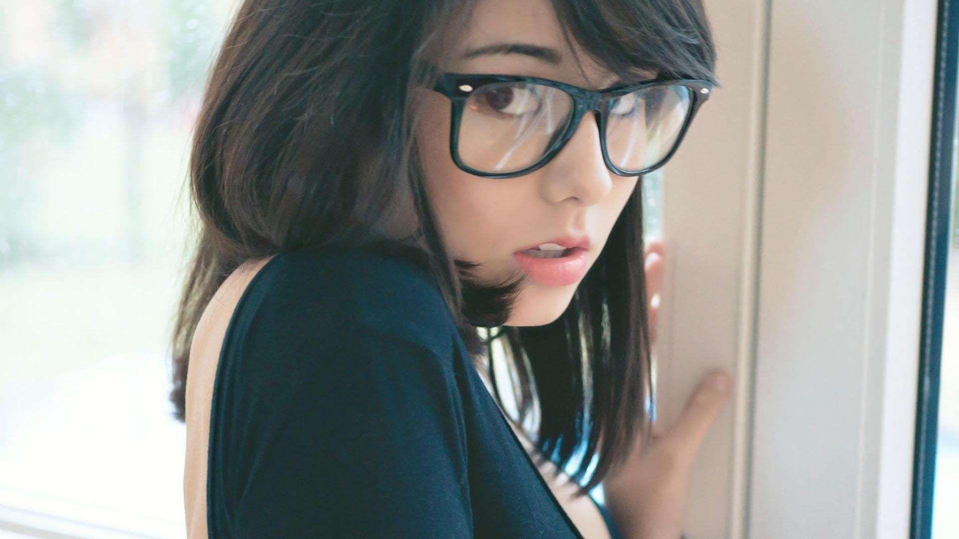 1920x1080 Laurelle Glasses HD Wallpaper. Girls with glasses, Brunette girl, Brunette woman