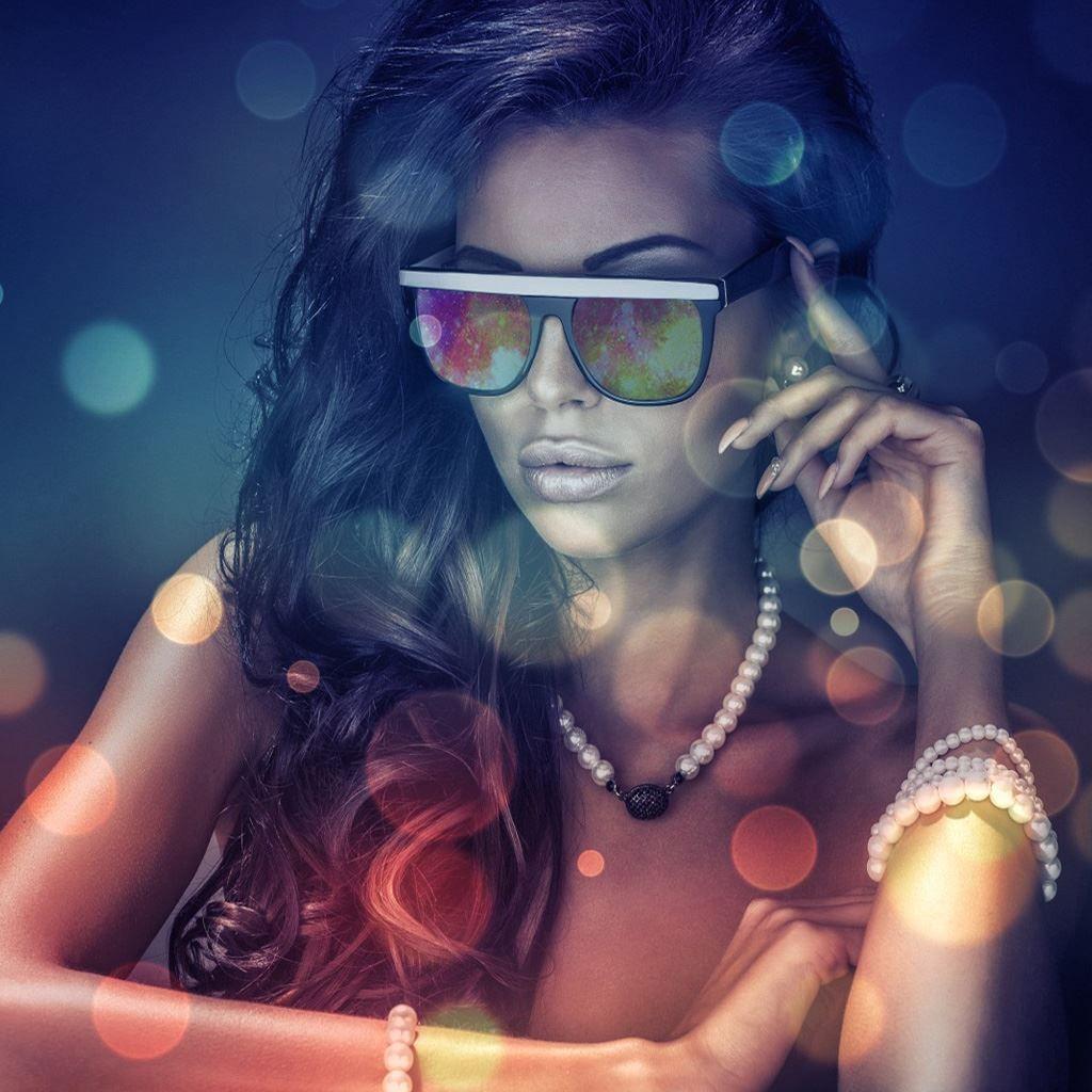 1024x1024 Girls glasses iPad Wallpaper Free Download