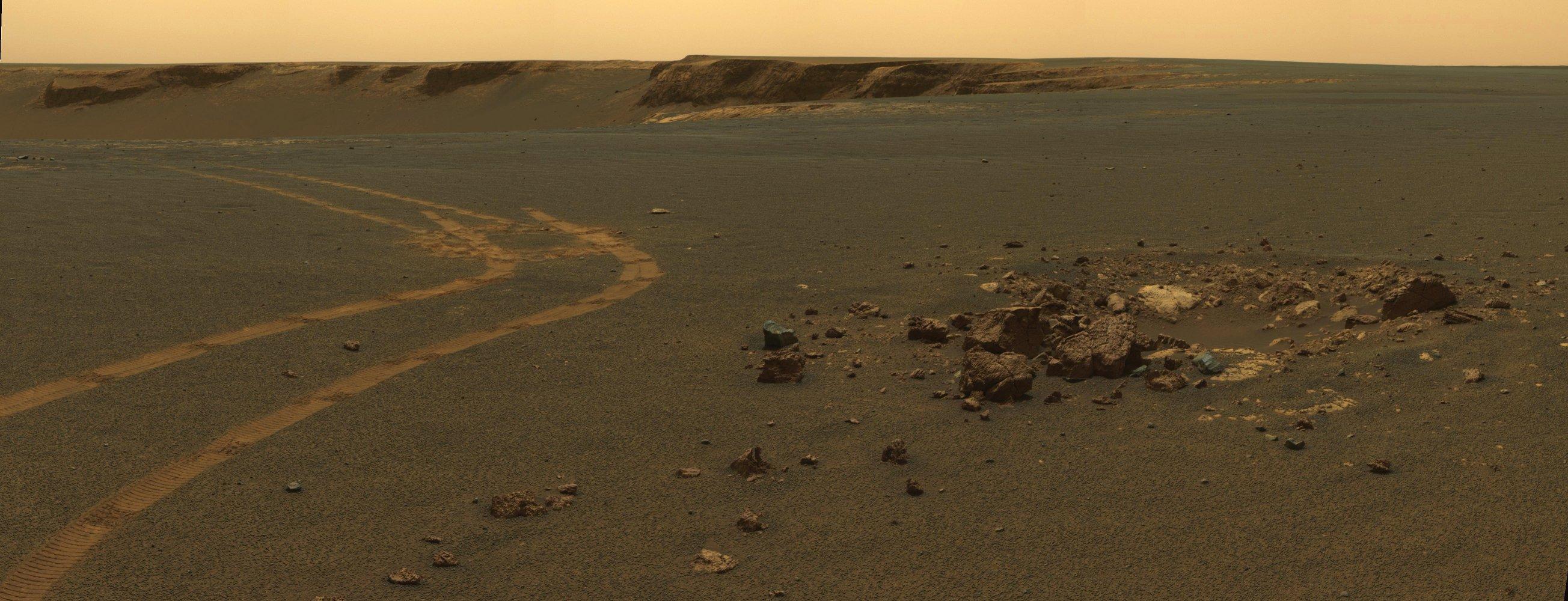 2608x1000 Mars Surface Wallpaper (2608x1000)