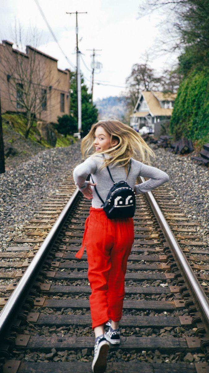 675x1200 Sydney Sweeney Wallpaper